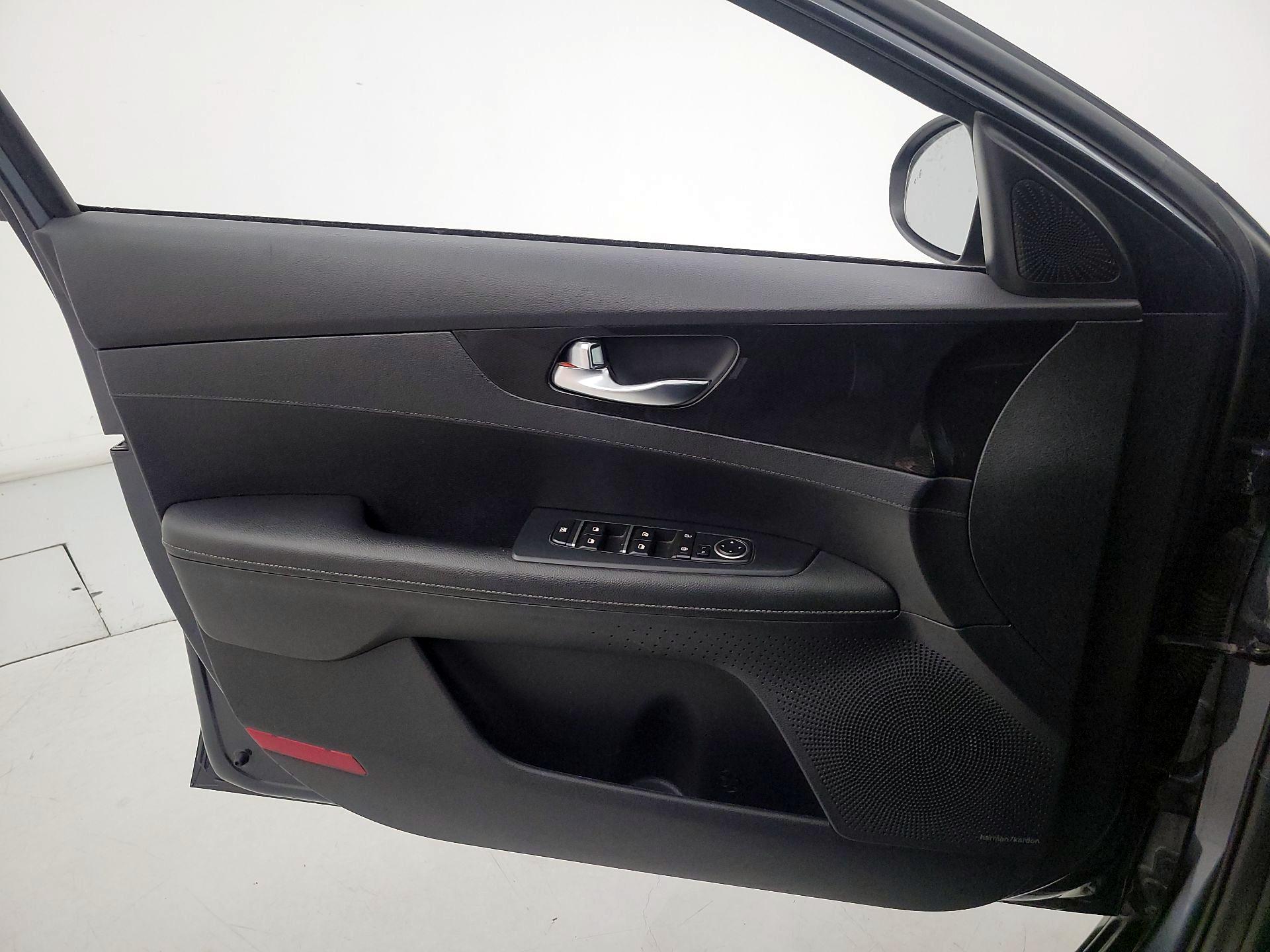 Thumbnail: 2020 Kia Forte - 12