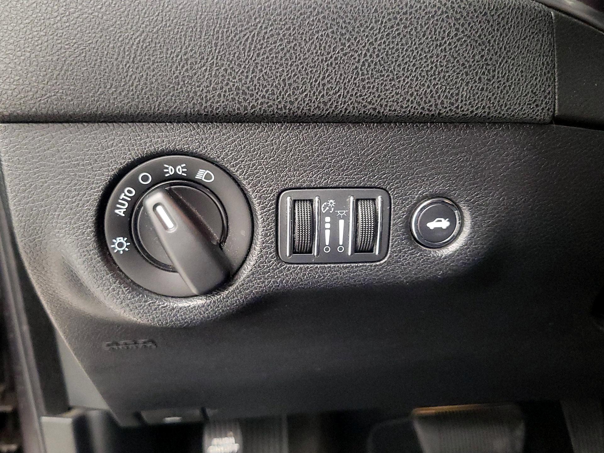 Thumbnail: 2015 Dodge Charger - 13