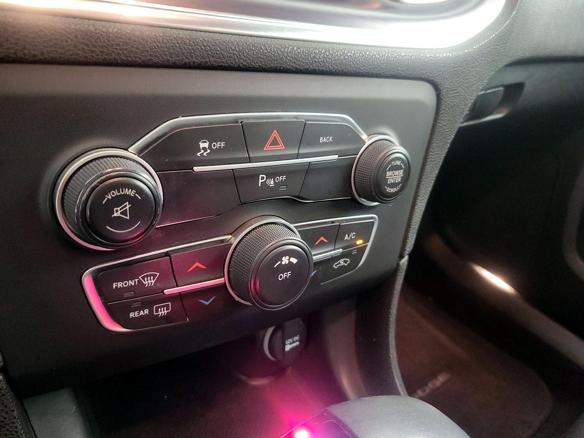 Thumbnail: 2015 Dodge Charger - 15