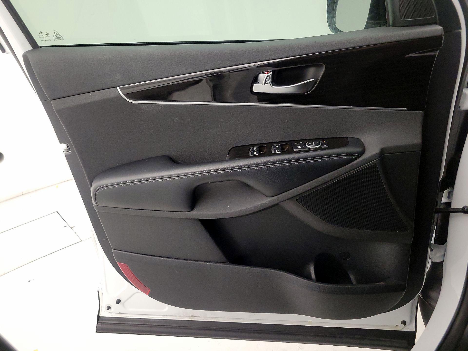 Thumbnail: 2019 Kia Sorento - 12