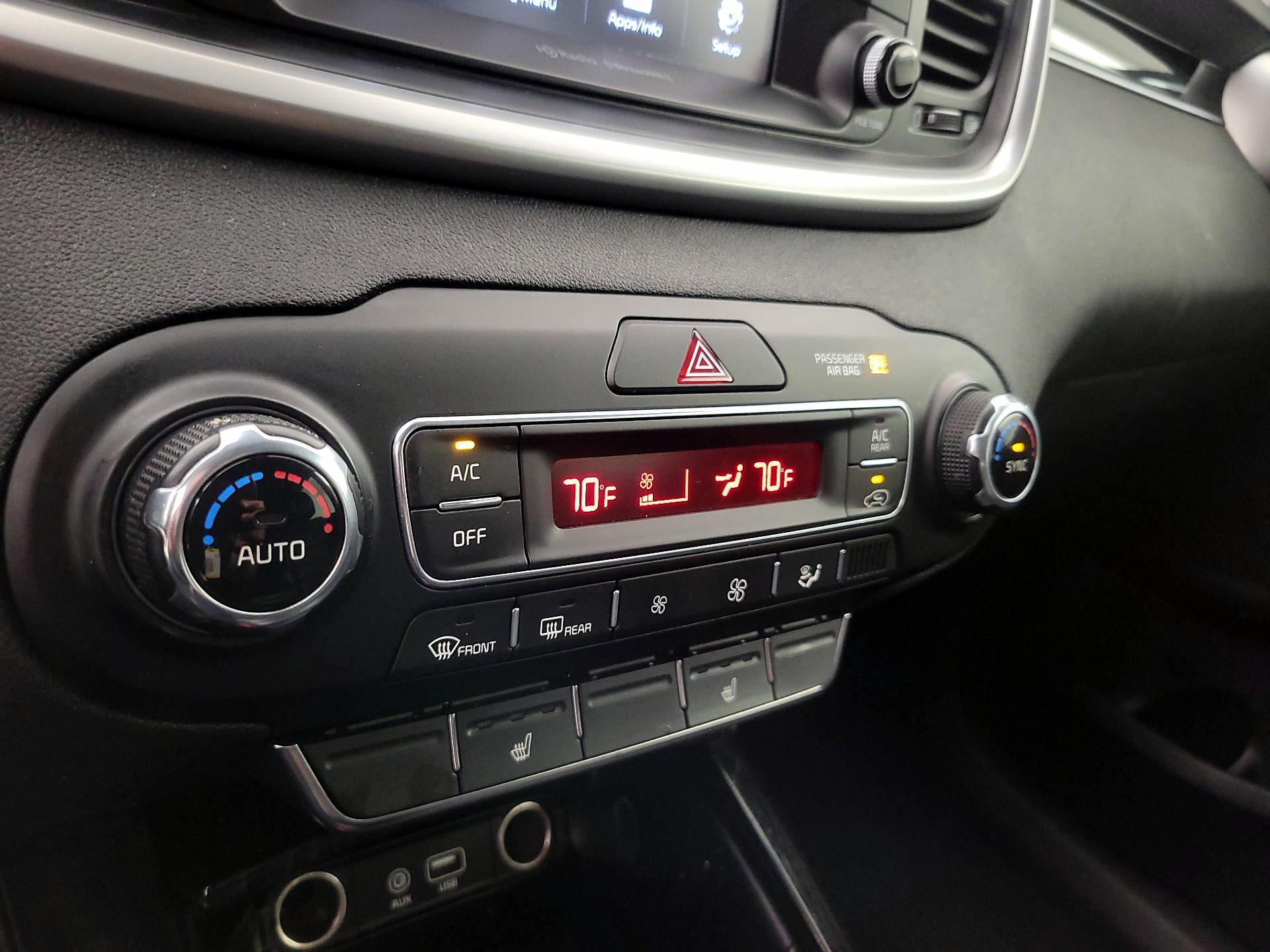 Thumbnail: 2019 Kia Sorento - 16