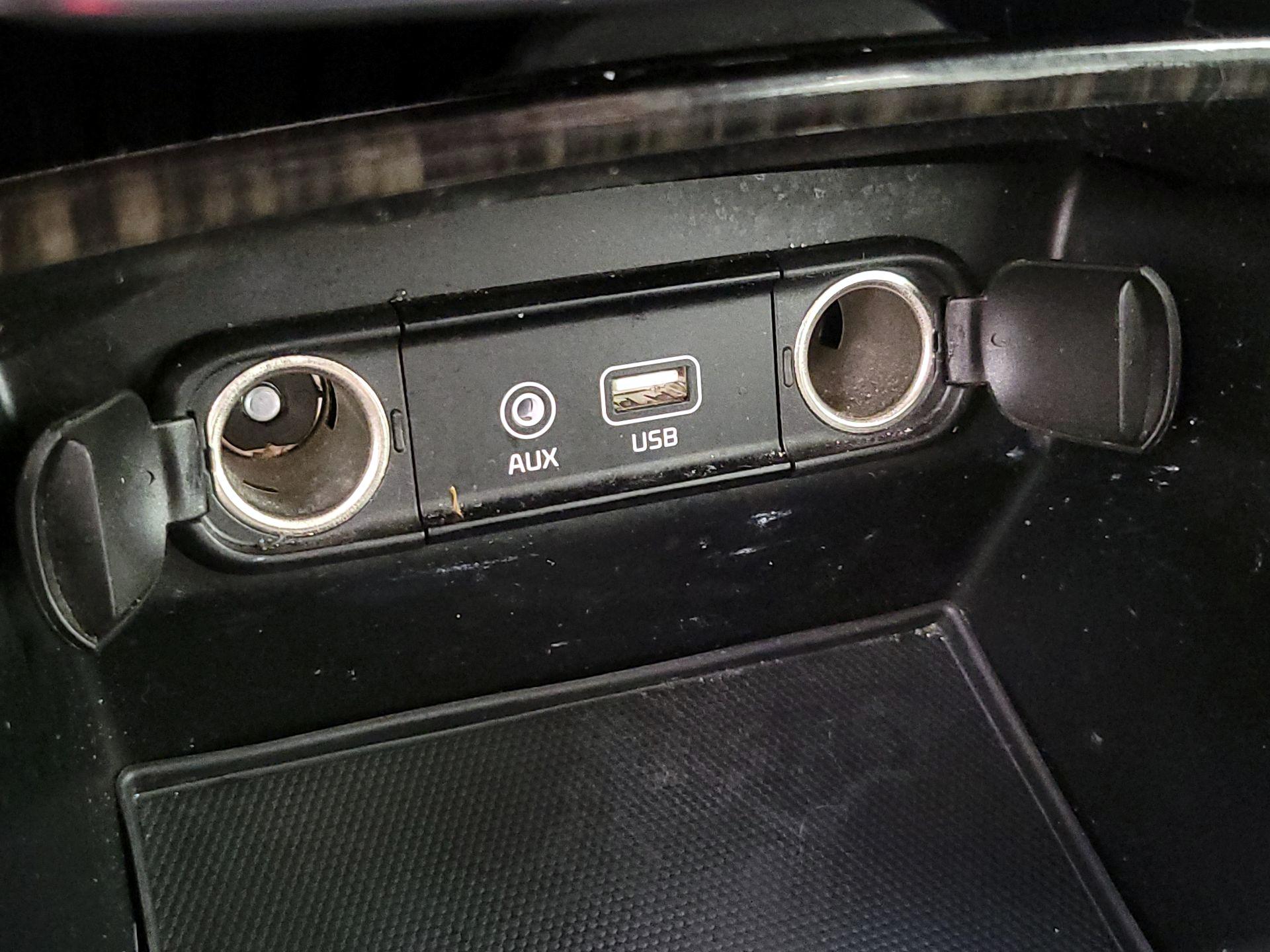 Thumbnail: 2019 Kia Sorento - 18