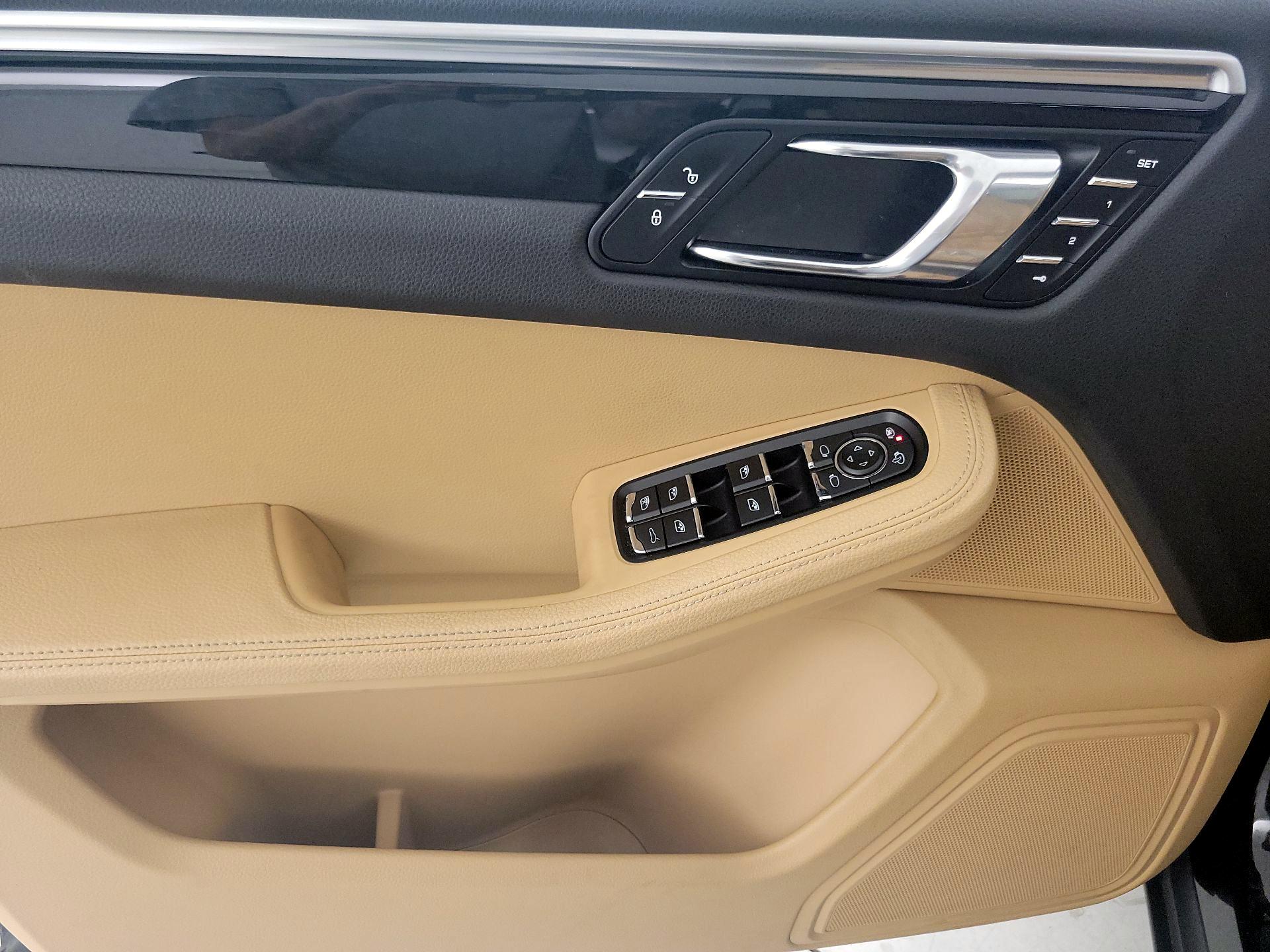 Thumbnail: 2017 Porsche Macan - 12