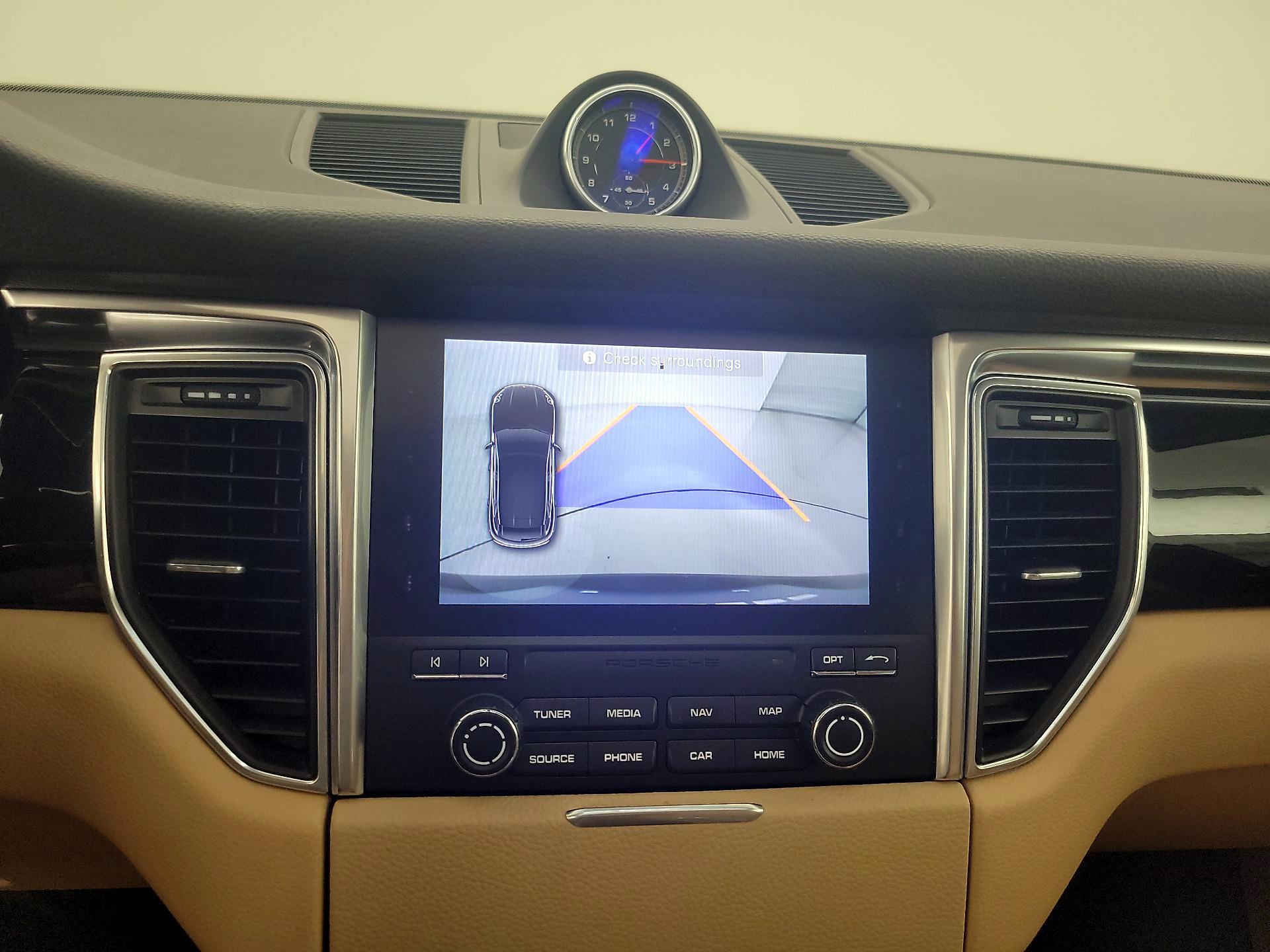 Thumbnail: 2017 Porsche Macan - 14