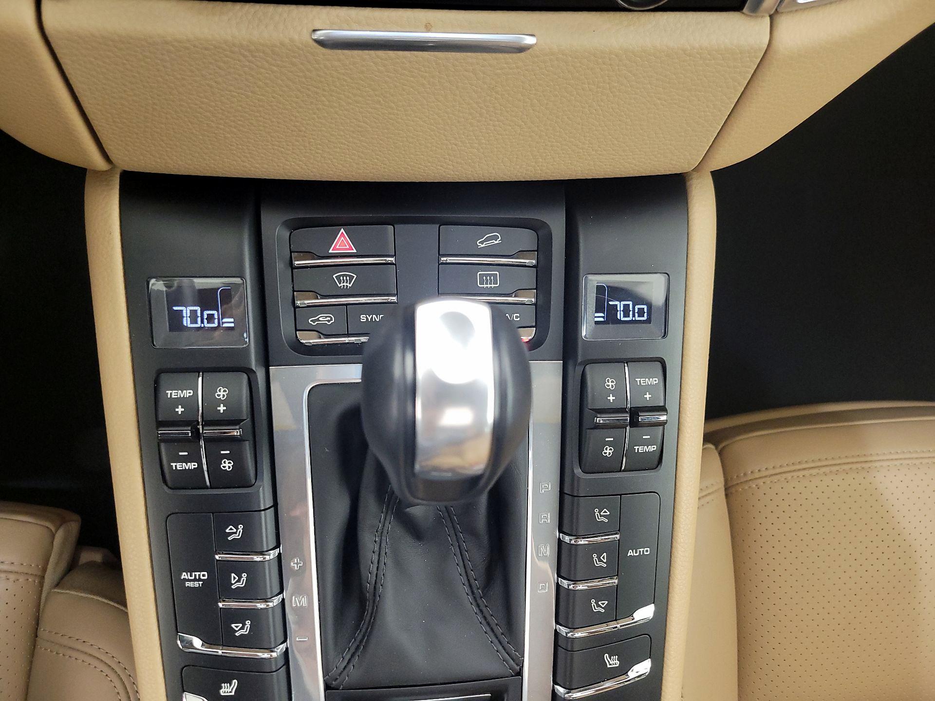 Thumbnail: 2017 Porsche Macan - 16