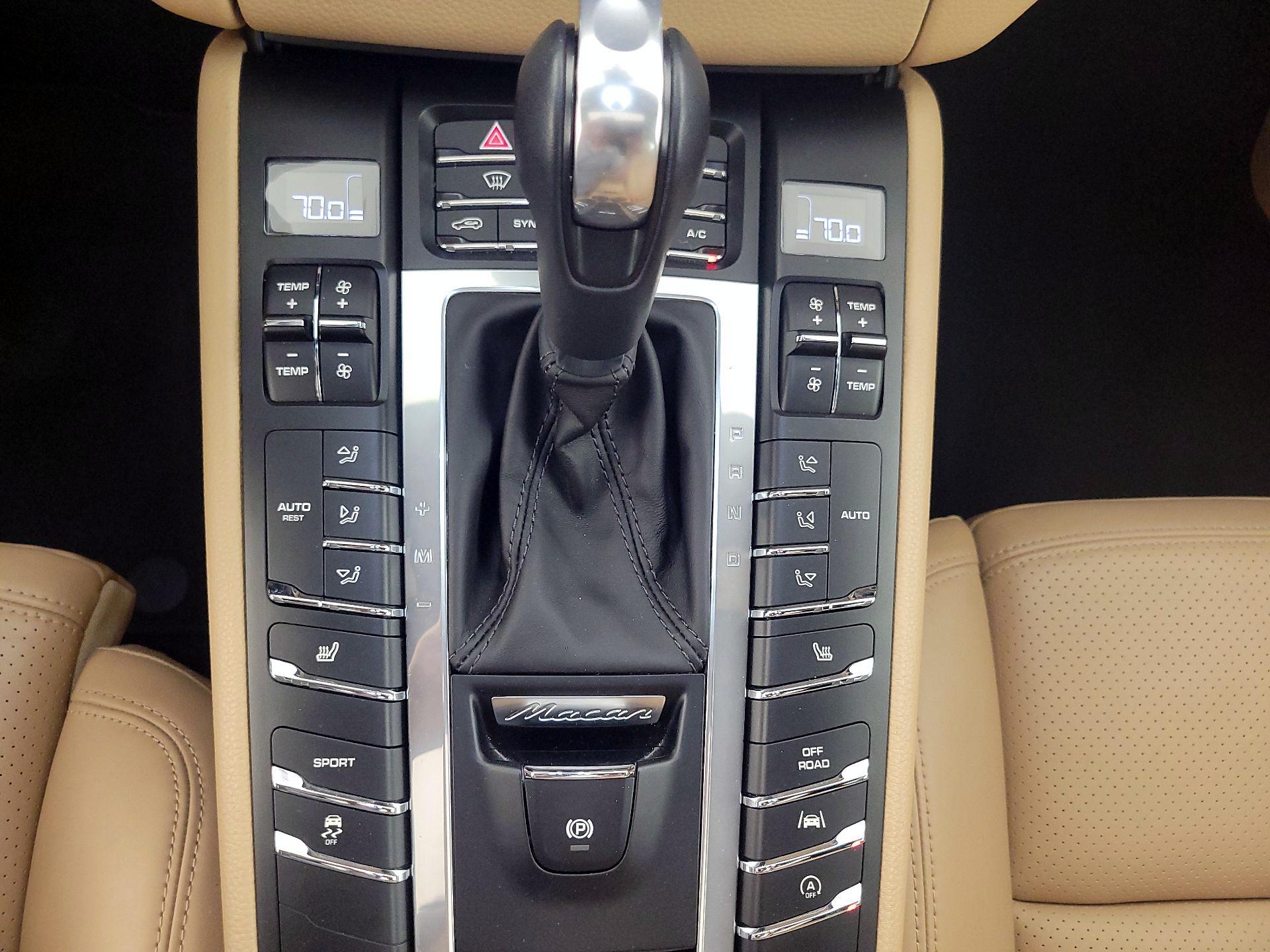 Thumbnail: 2017 Porsche Macan - 17