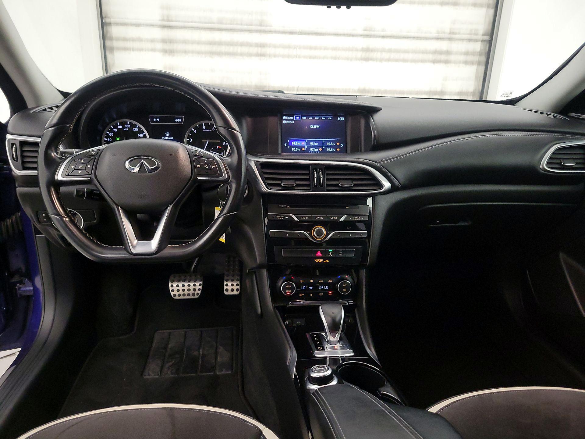 Thumbnail: 2017 INFINITI QX30 - 9