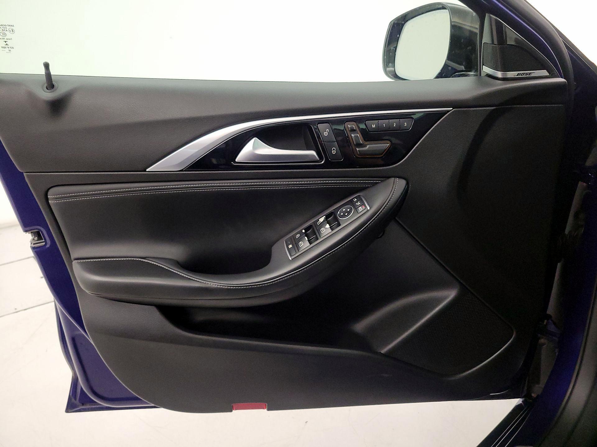 Thumbnail: 2017 INFINITI QX30 - 12