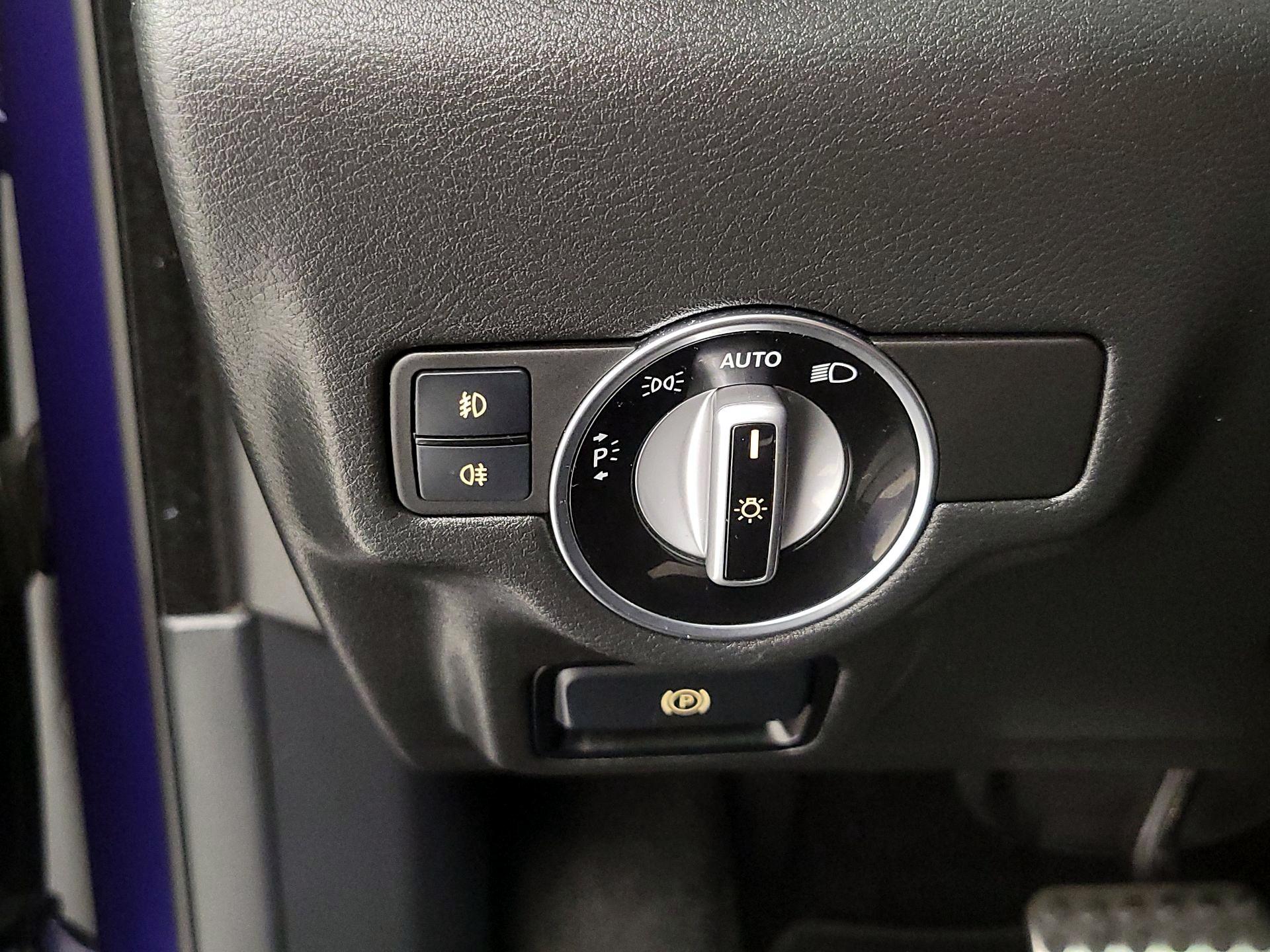 Thumbnail: 2017 INFINITI QX30 - 13