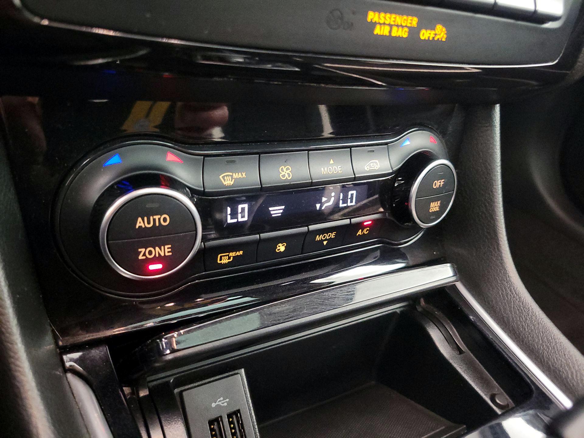 Thumbnail: 2017 INFINITI QX30 - 17