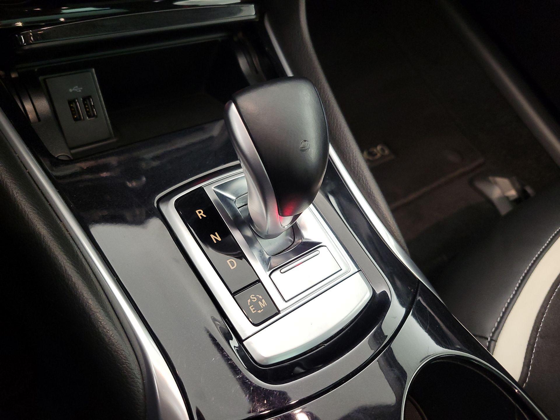 Thumbnail: 2017 INFINITI QX30 - 18