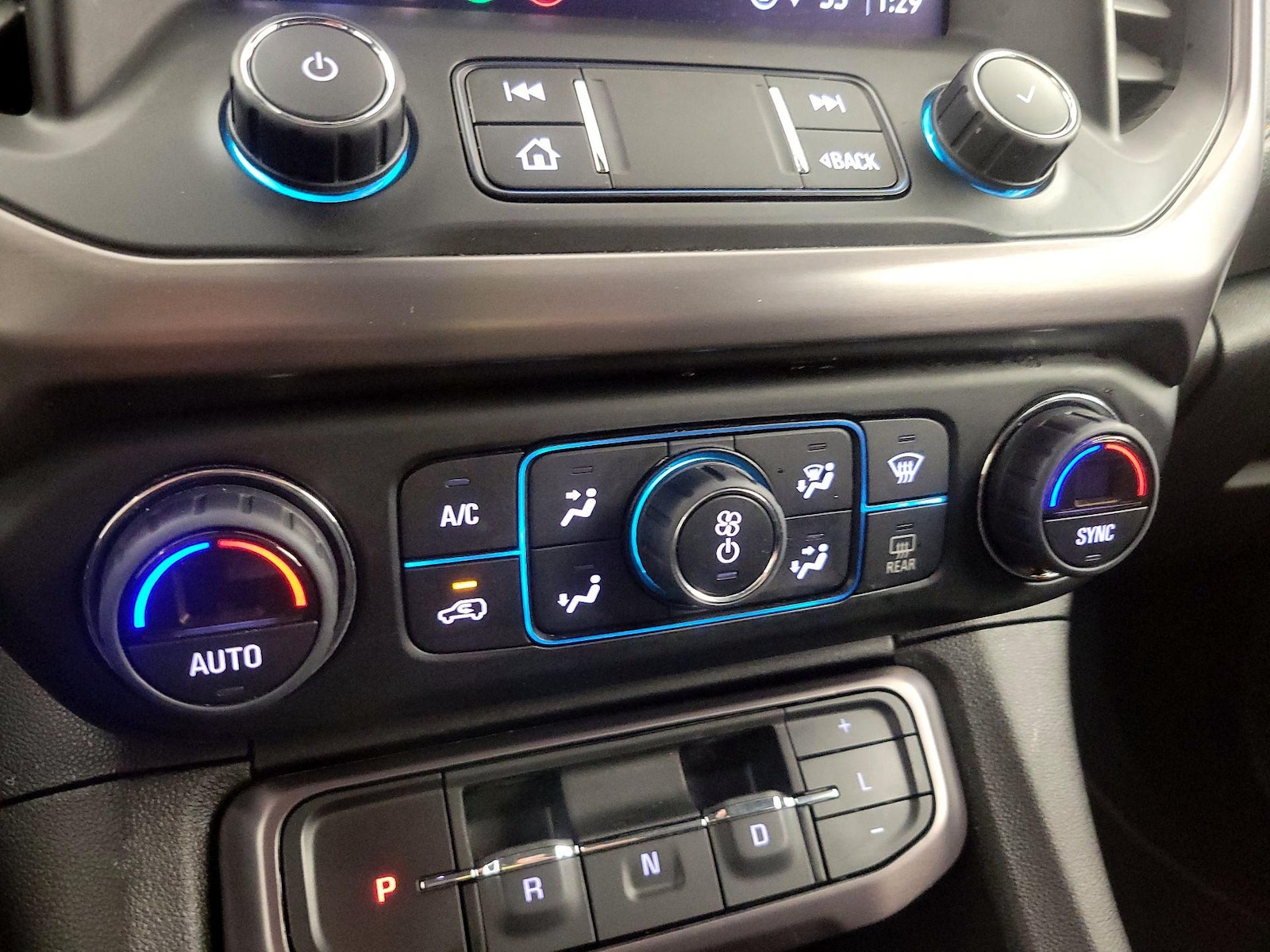 2022 GMC Acadia AT4 - Photo 18