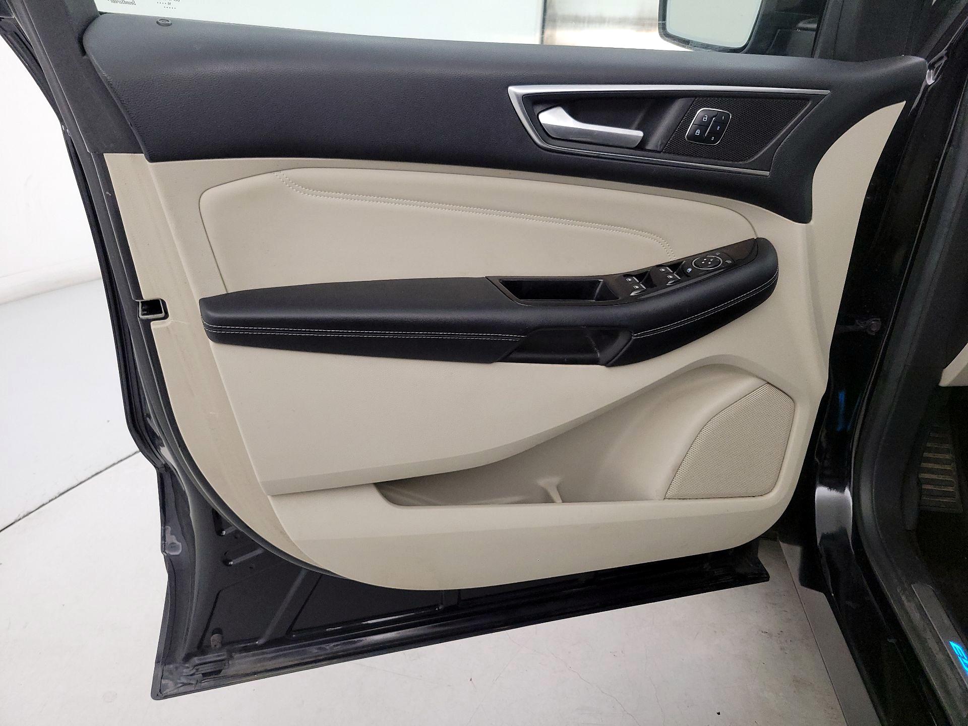 Thumbnail: 2016 Ford Edge - 12