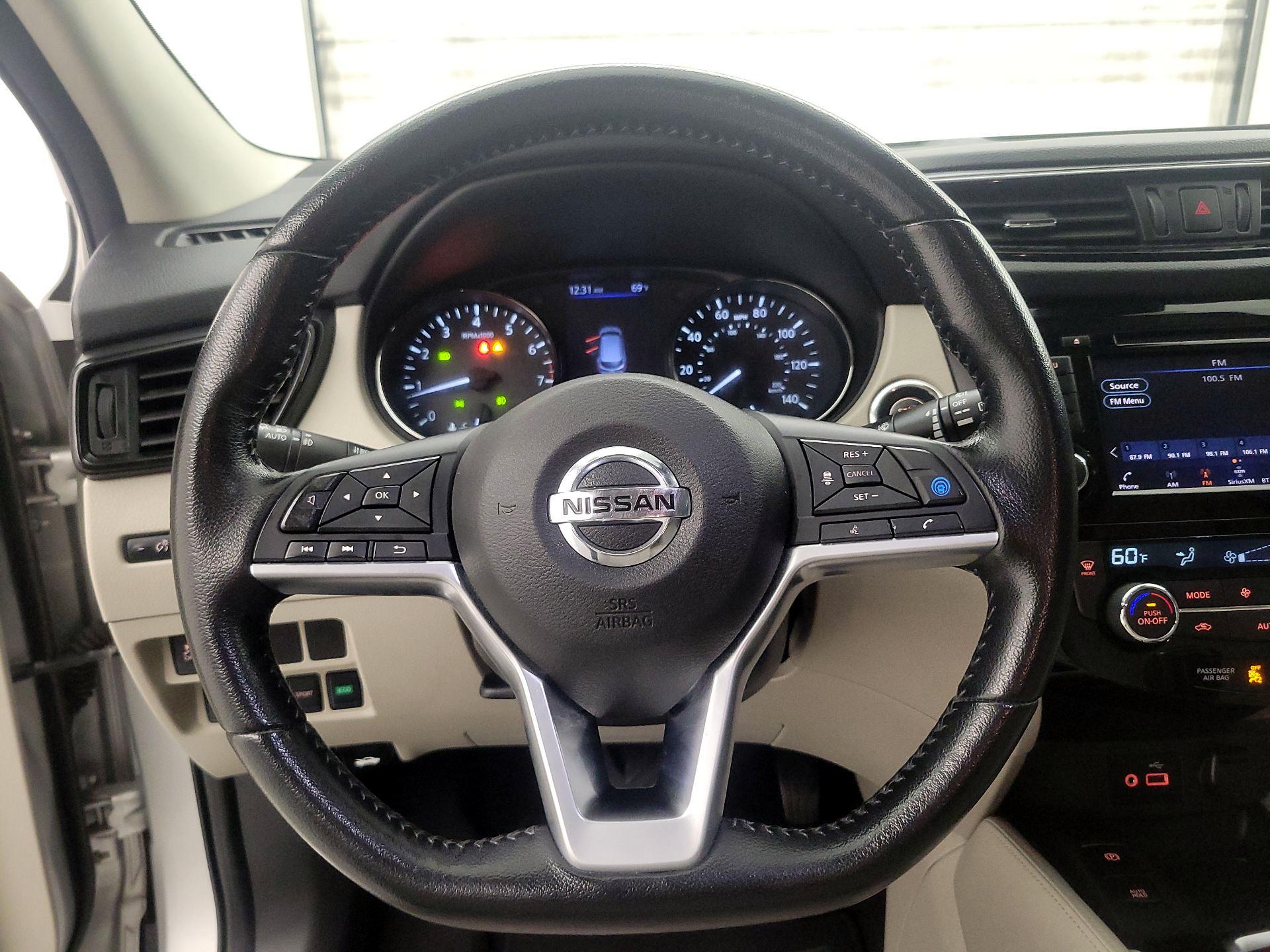 Thumbnail: 2020 Nissan Rogue Sport - 10