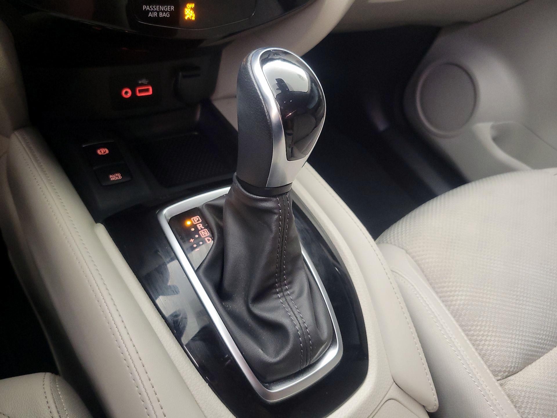 Thumbnail: 2020 Nissan Rogue Sport - 17