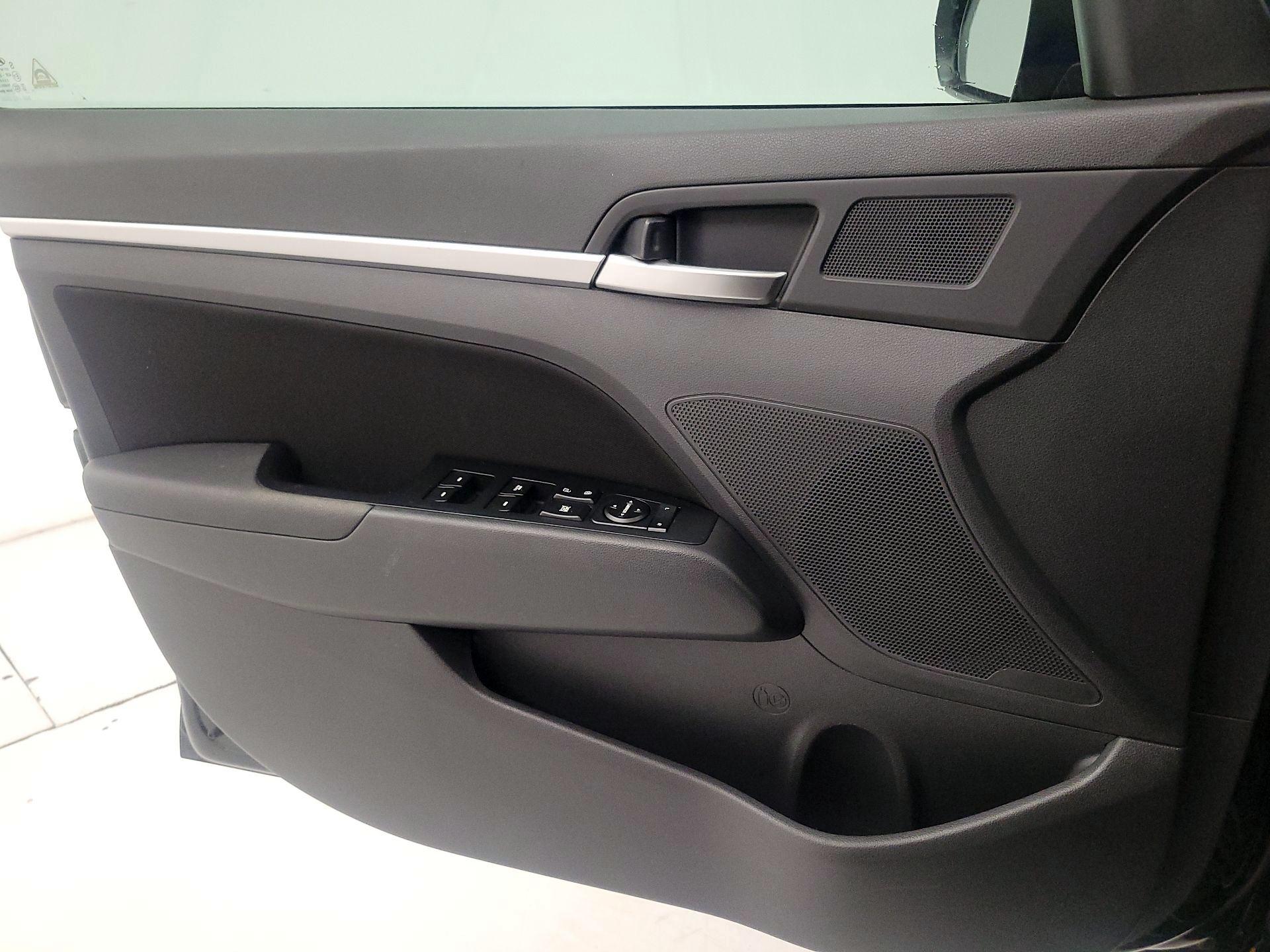 Thumbnail: 2020 Hyundai Elantra - 12