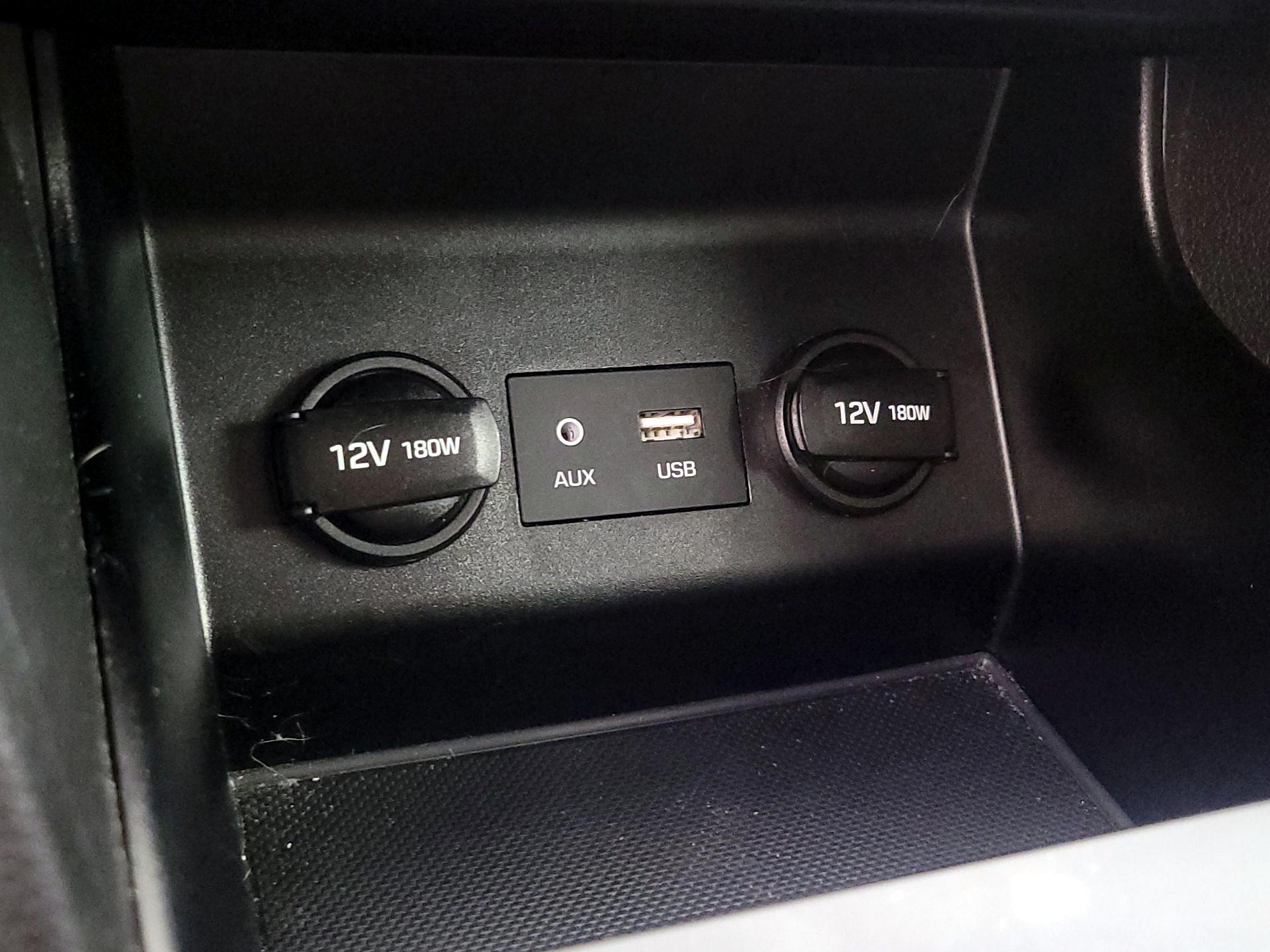 Thumbnail: 2020 Hyundai Elantra - 18