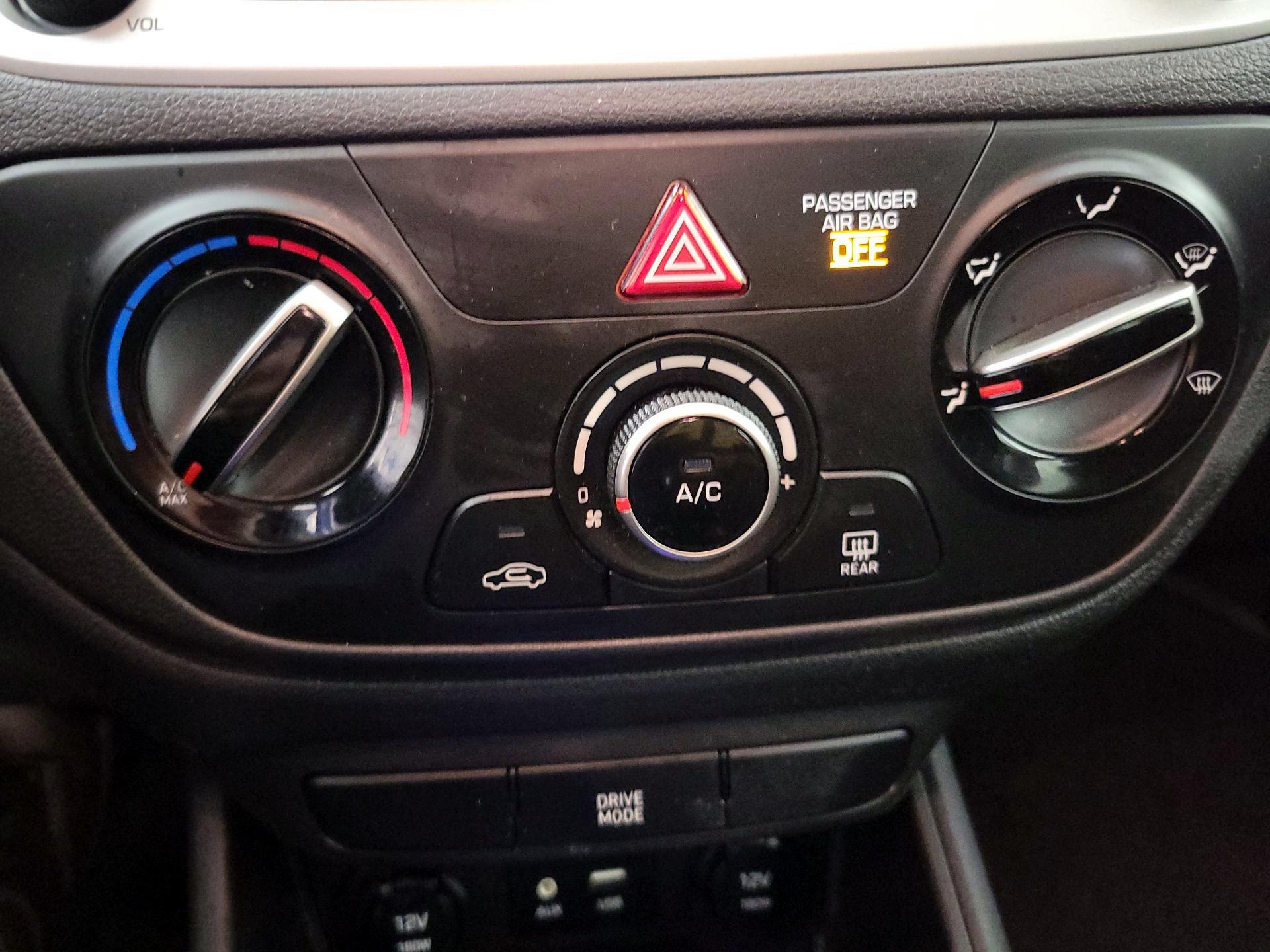 Thumbnail: 2022 Hyundai Accent - 16