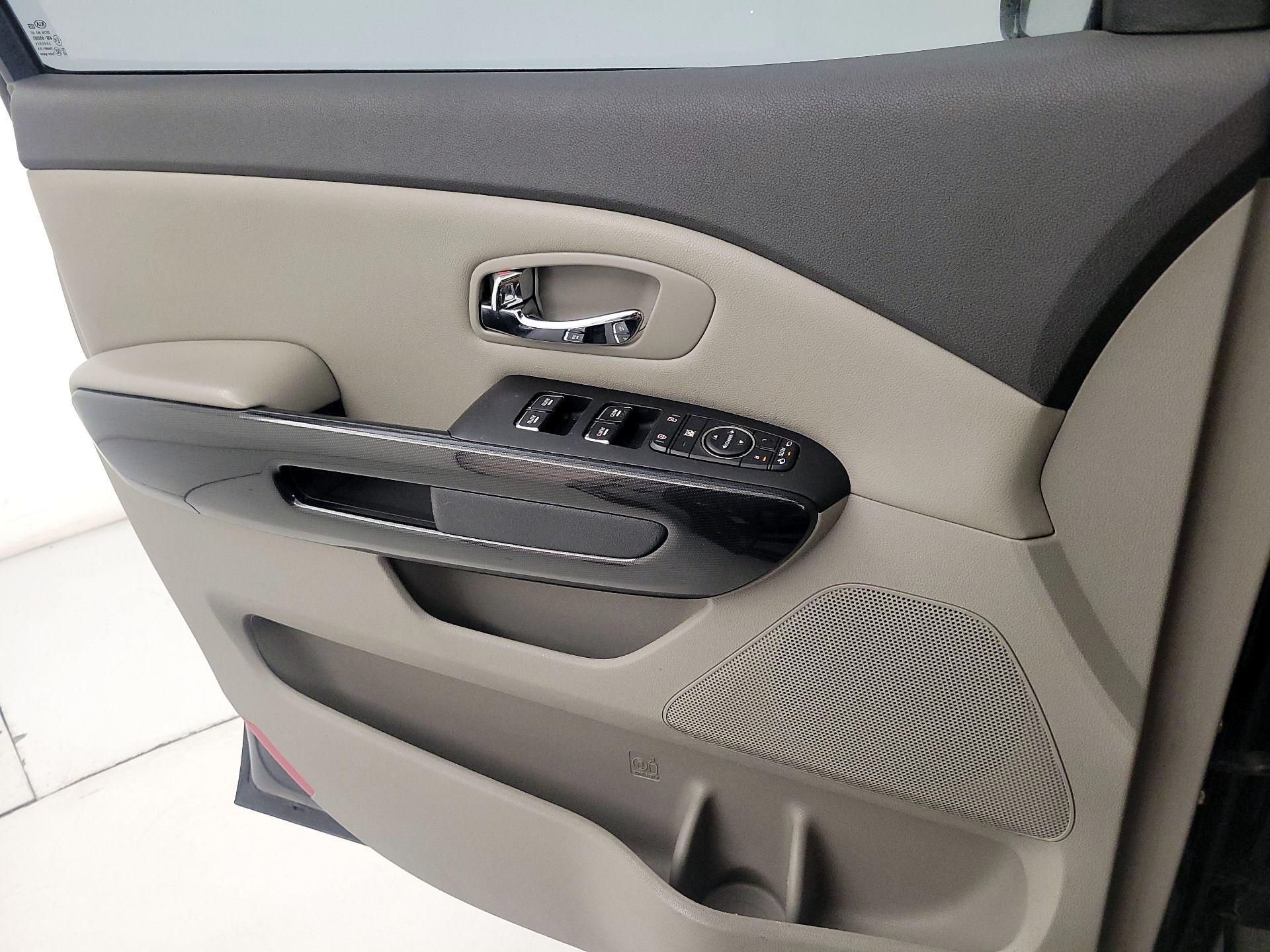 Thumbnail: 2017 Kia Sedona - 12