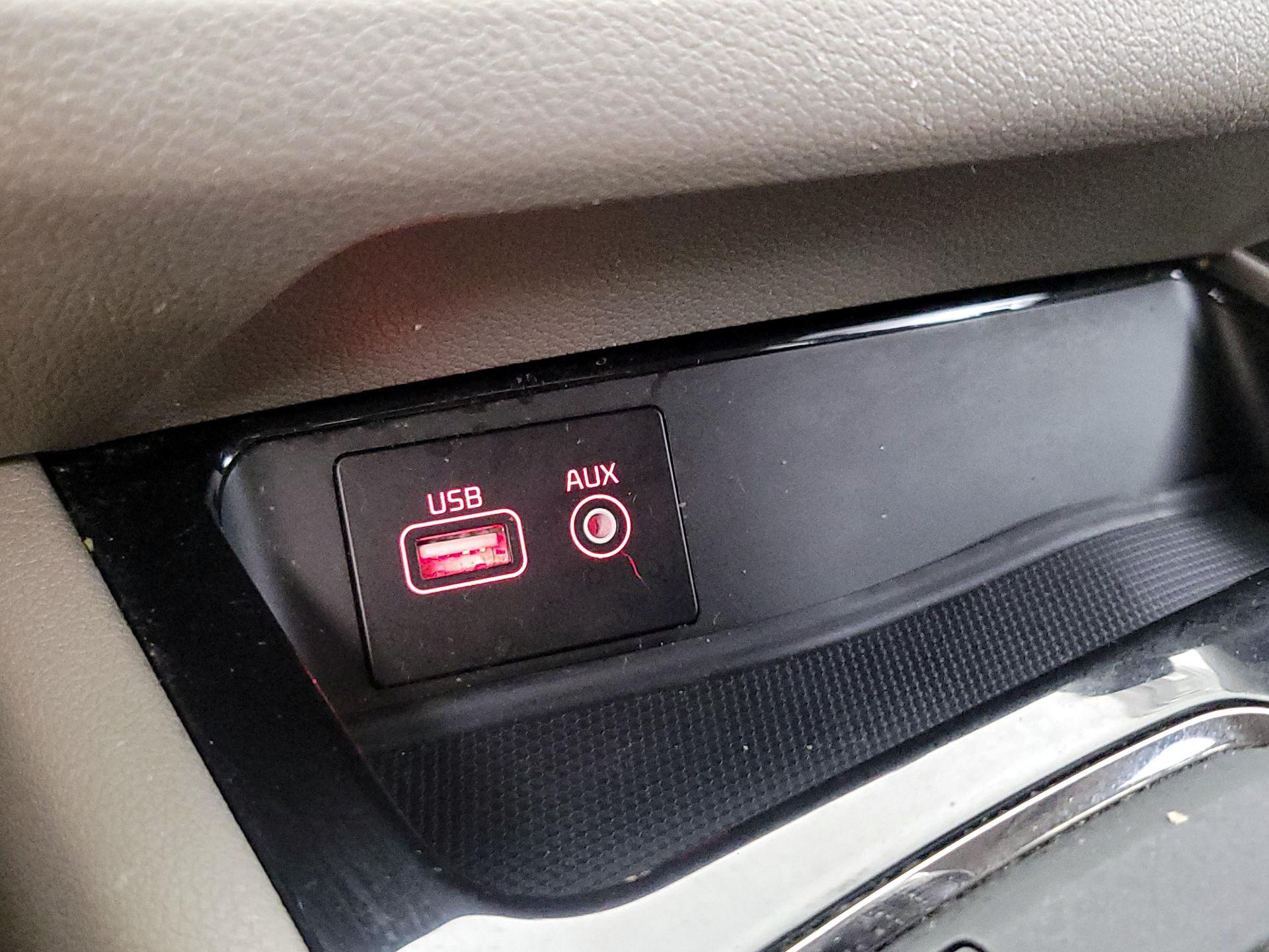 Thumbnail: 2017 Kia Sedona - 18