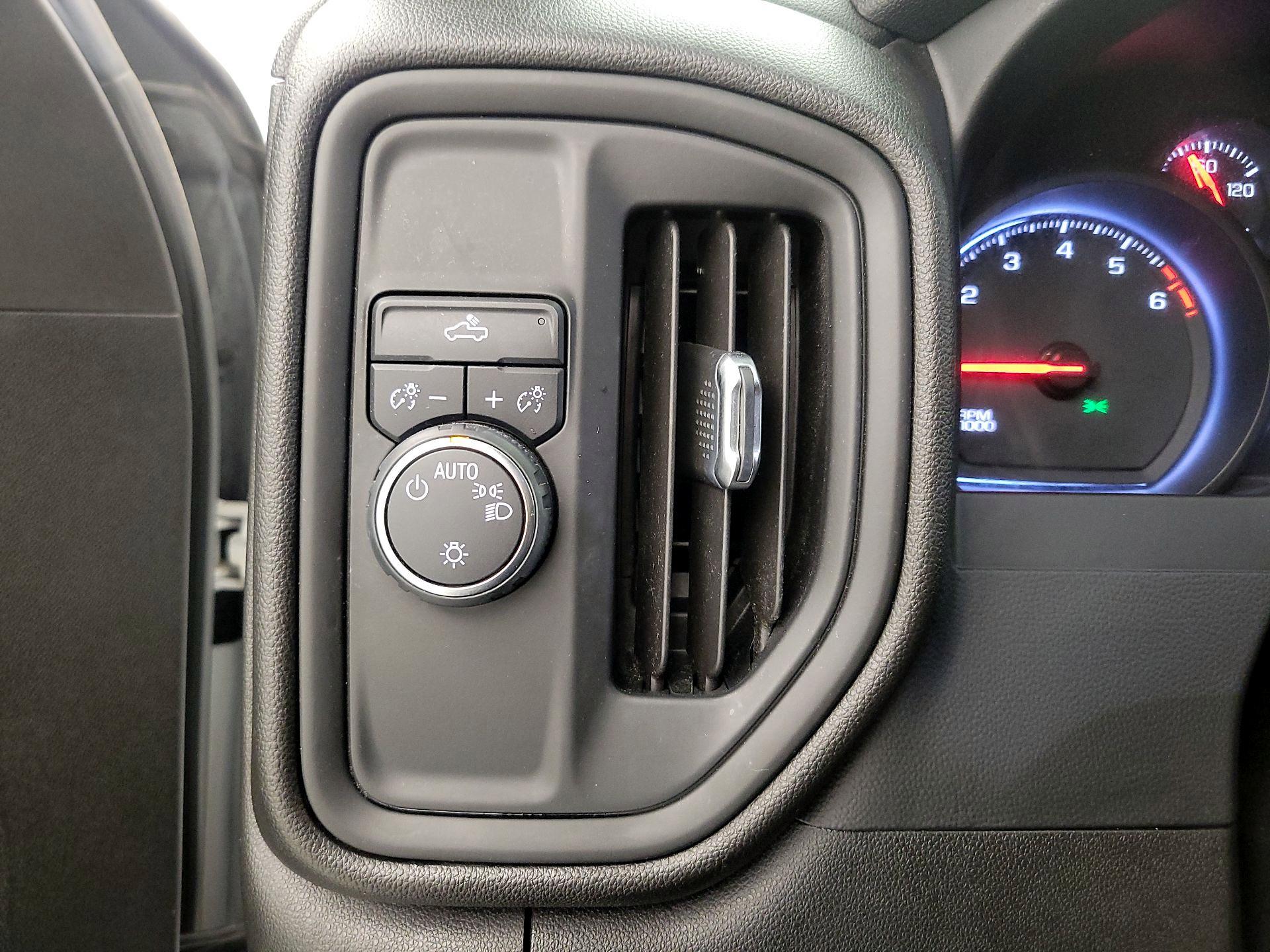 Thumbnail: 2019 Chevrolet Silverado 1500 - 13