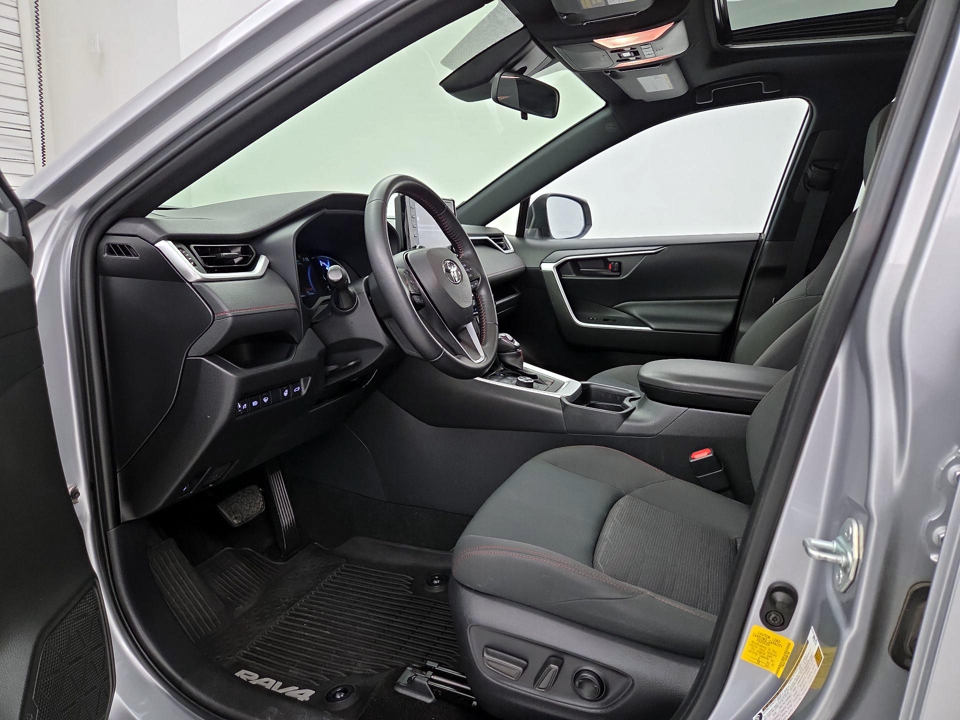 Thumbnail: 2021 Toyota RAV4 - 11