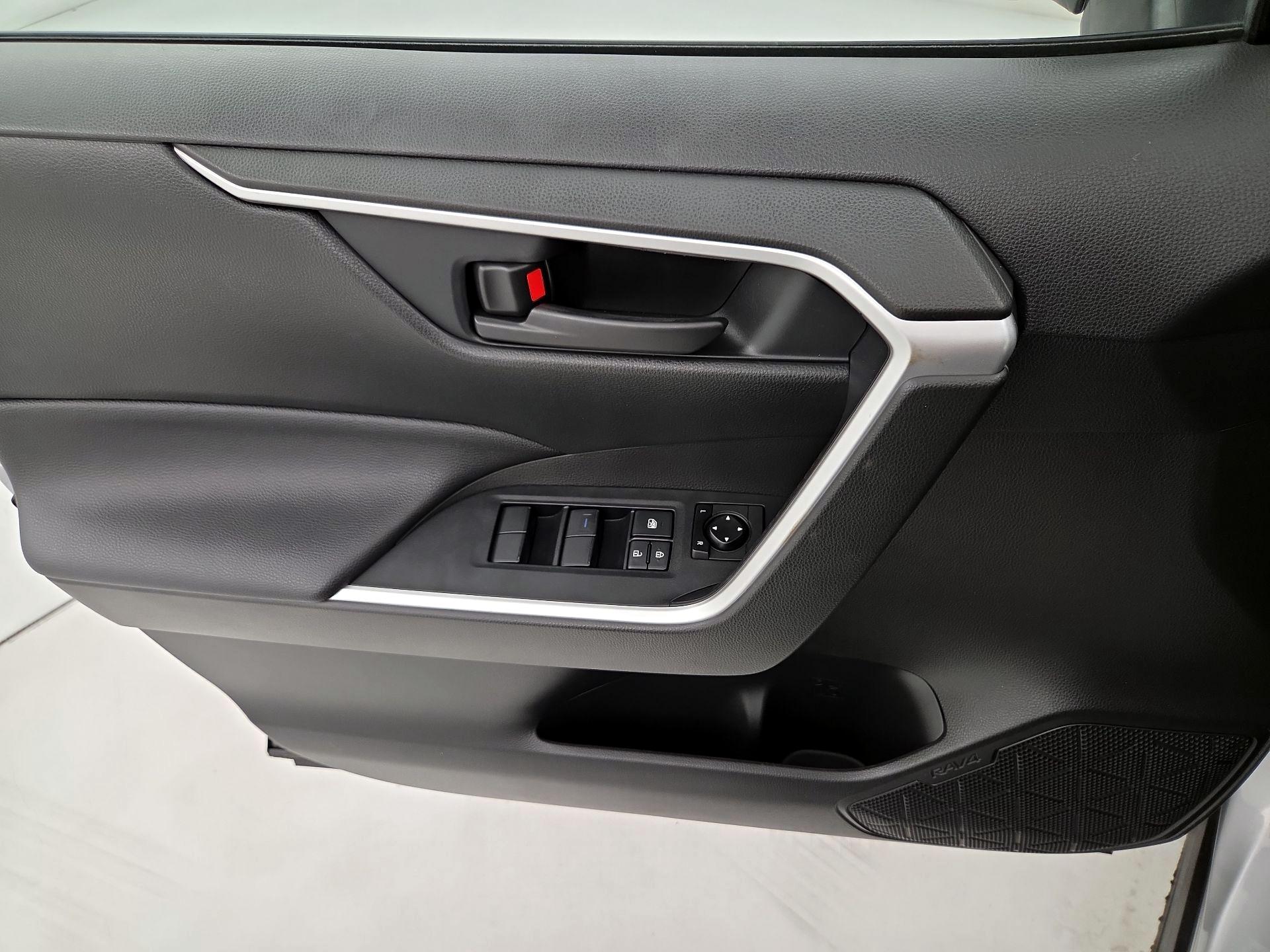 Thumbnail: 2021 Toyota RAV4 - 12