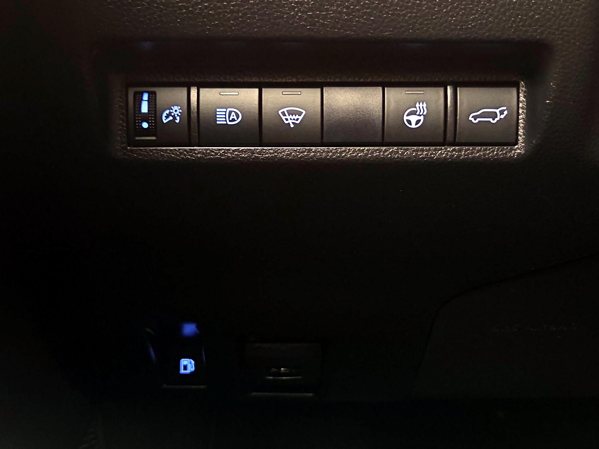 Thumbnail: 2021 Toyota RAV4 - 13