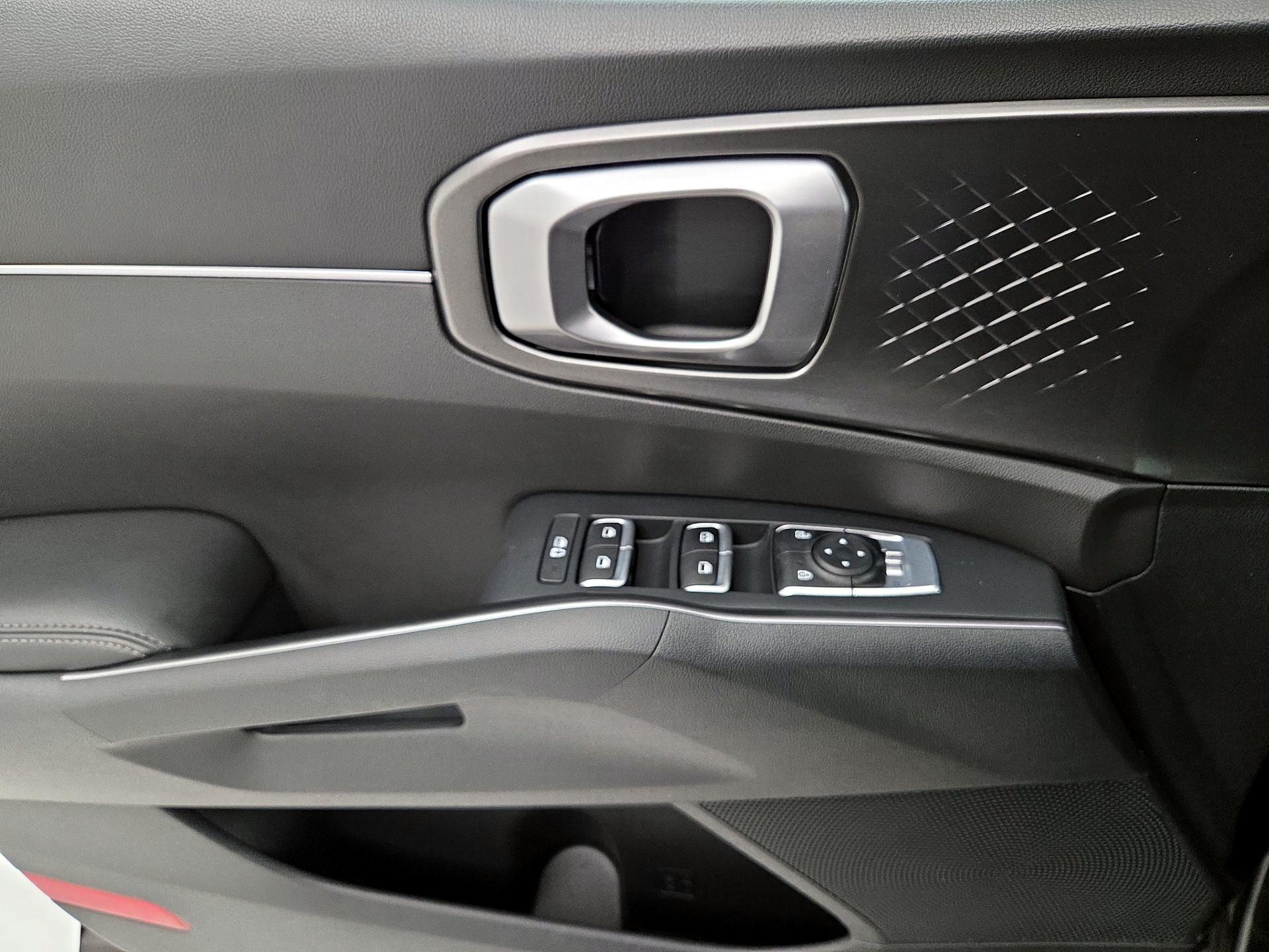 Thumbnail: 2023 Kia Sorento - 12