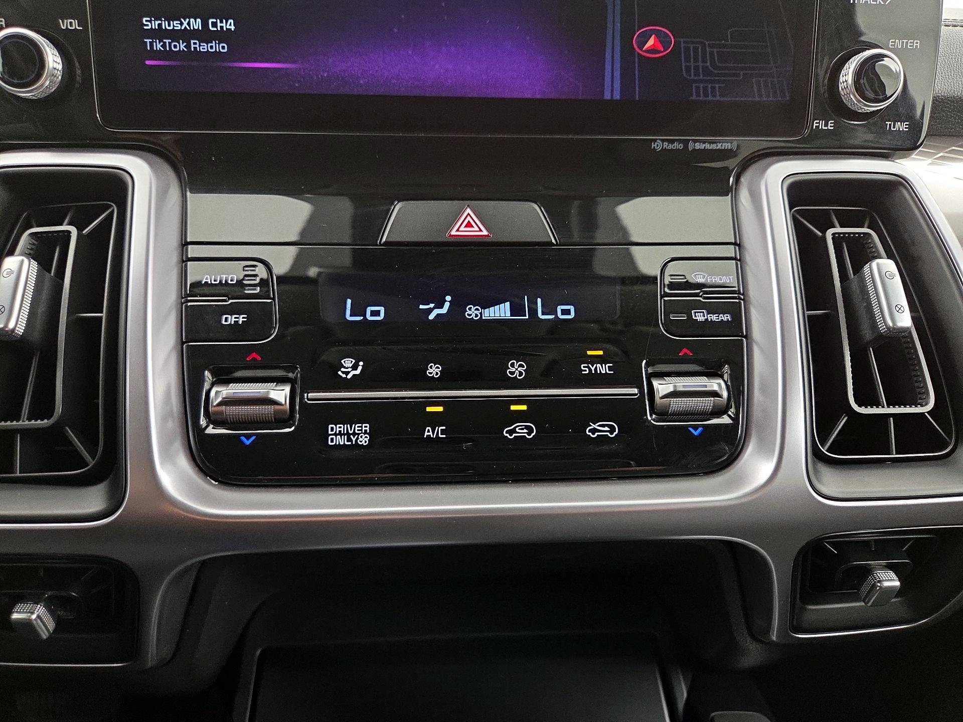 Thumbnail: 2023 Kia Sorento - 17