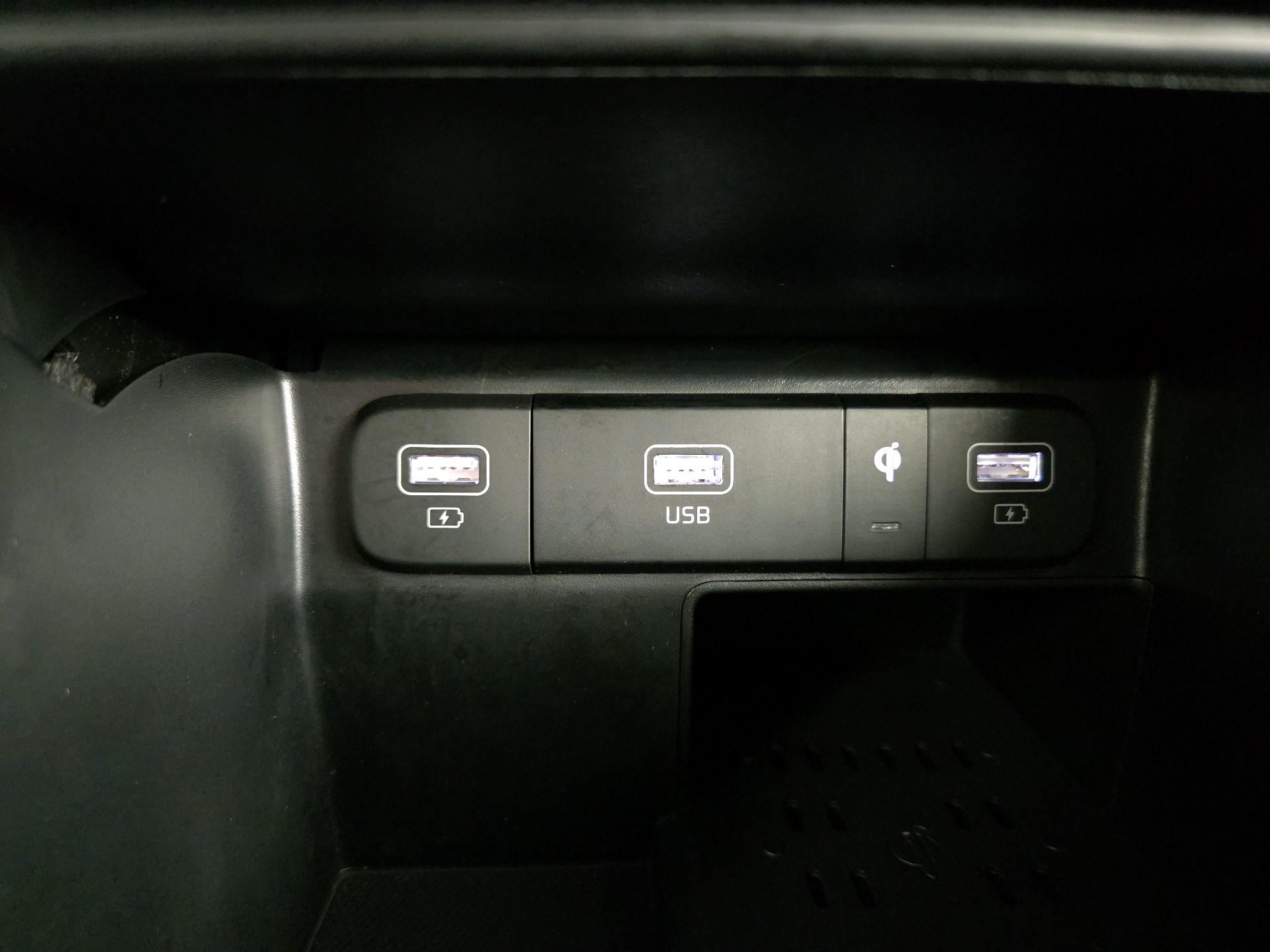 Thumbnail: 2023 Kia Sorento - 19