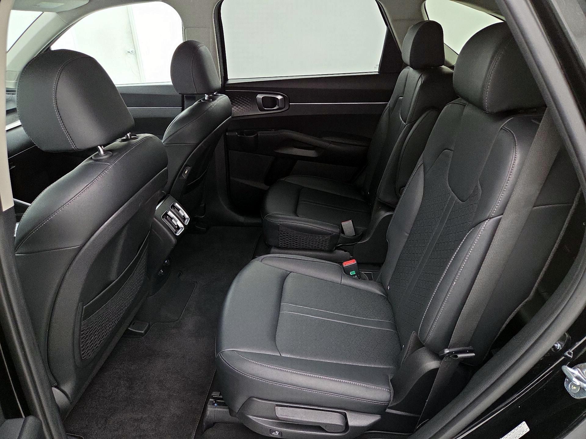 Thumbnail: 2023 Kia Sorento - 20