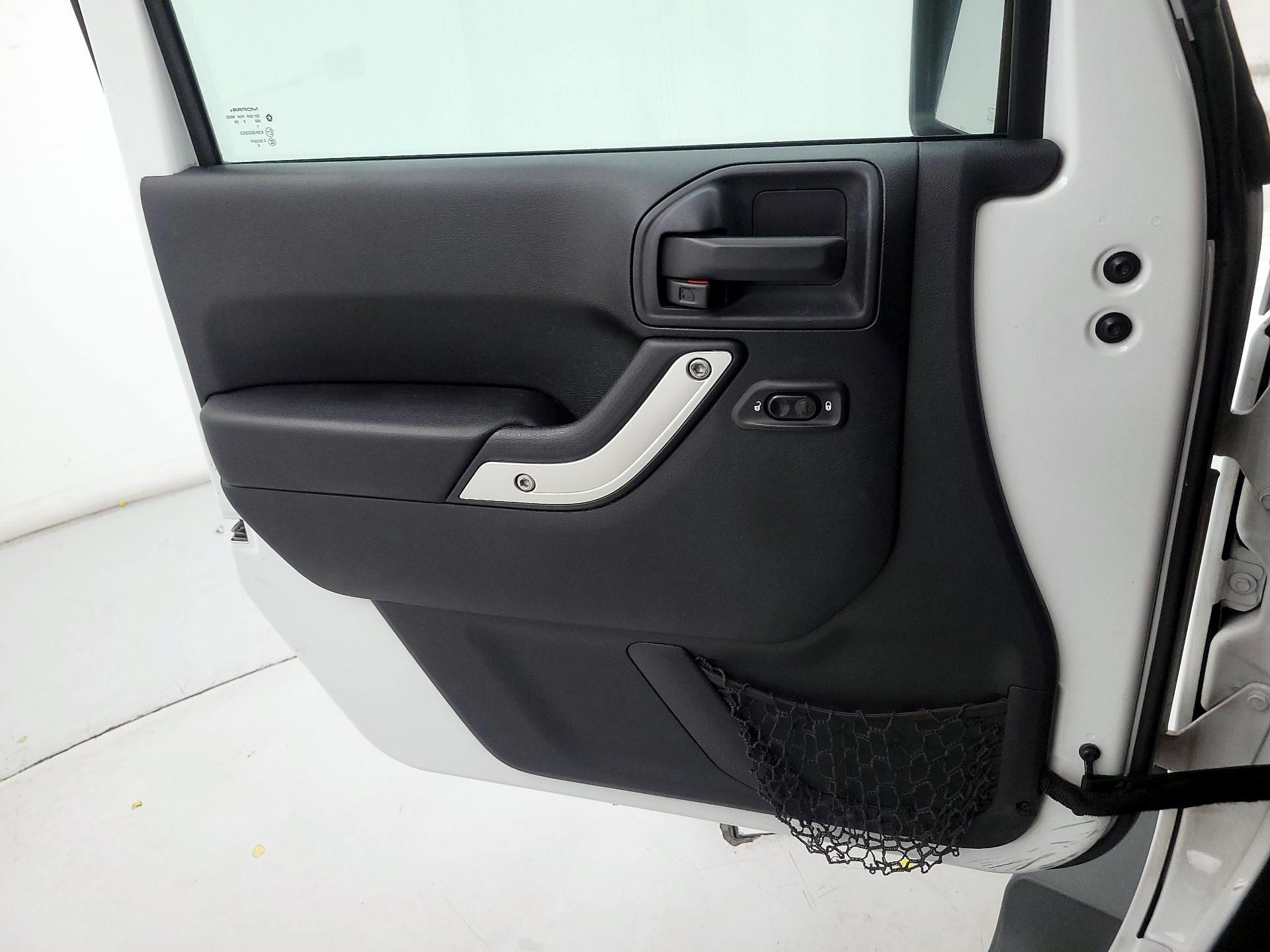 Thumbnail: 2016 Jeep Wrangler - 12