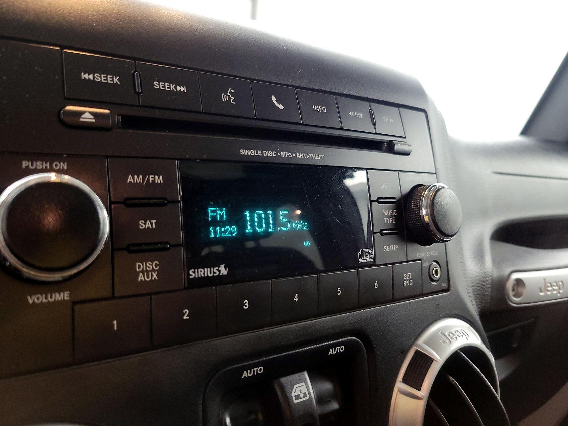 Thumbnail: 2016 Jeep Wrangler - 13