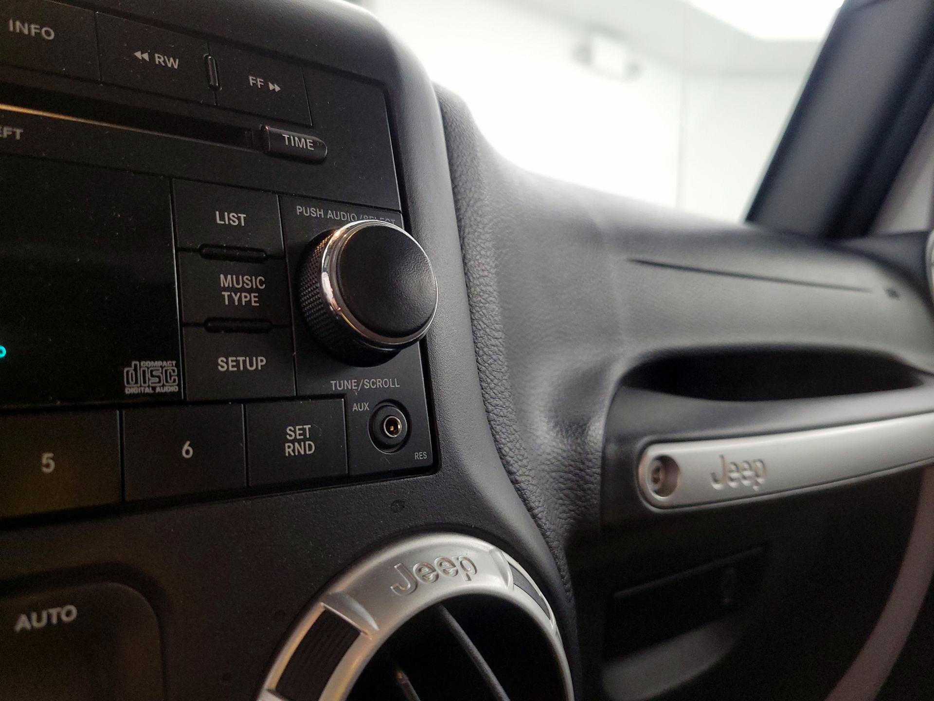 Thumbnail: 2016 Jeep Wrangler - 16