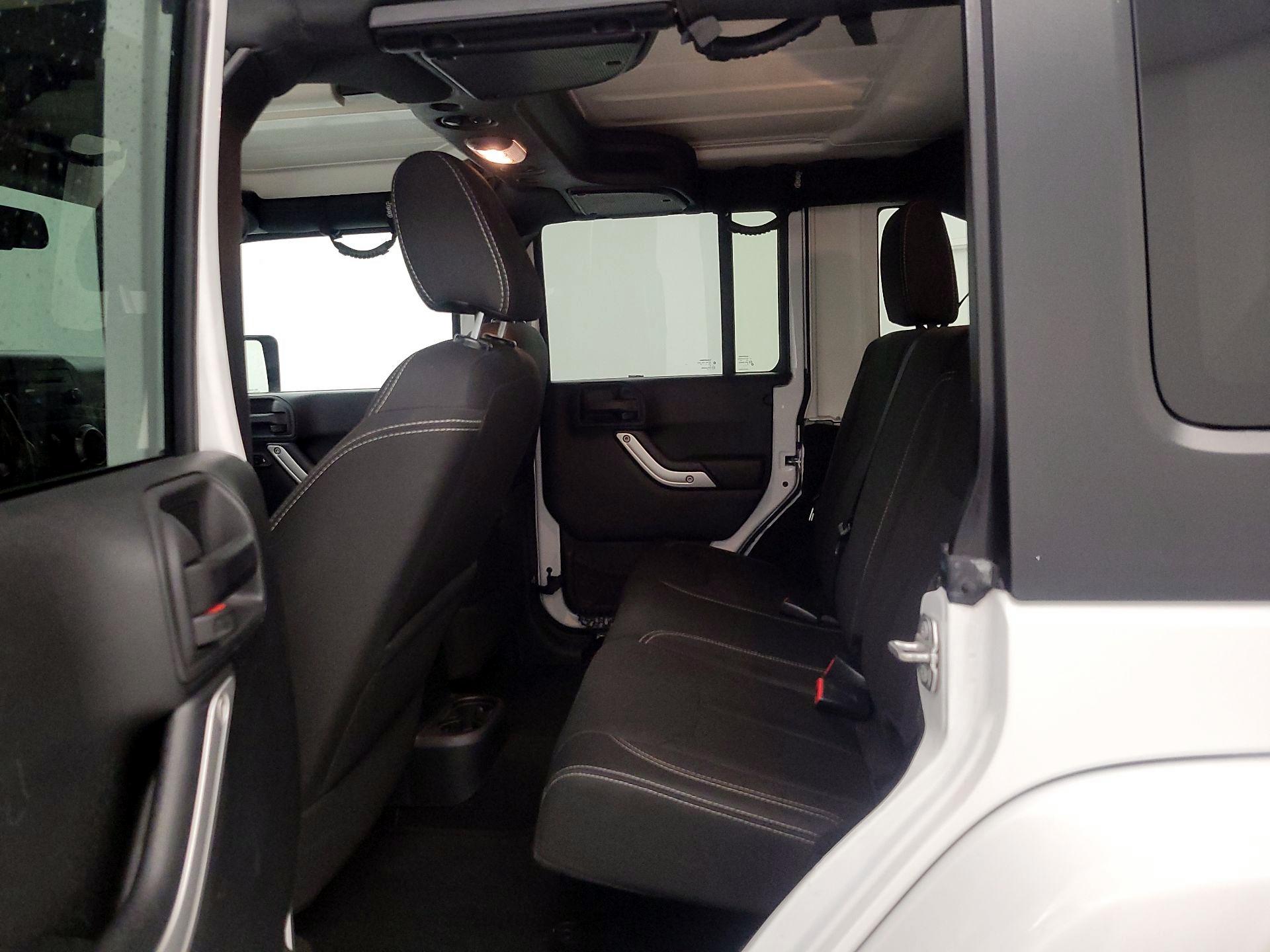 Thumbnail: 2016 Jeep Wrangler - 17