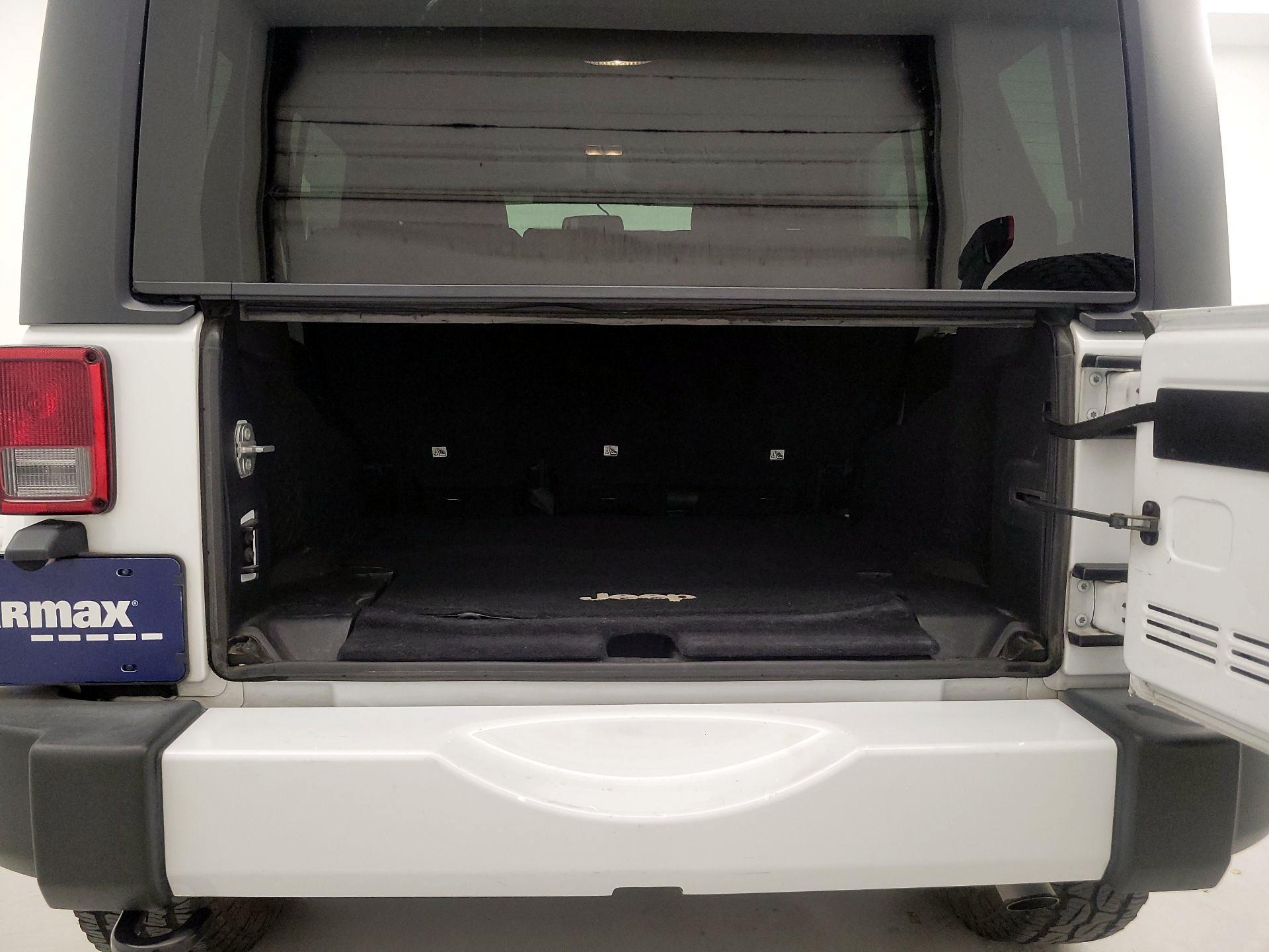 Thumbnail: 2016 Jeep Wrangler - 18