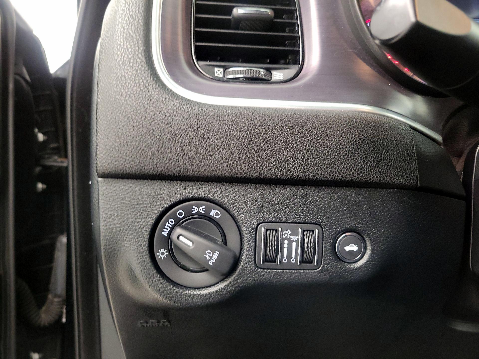 Thumbnail: 2018 Dodge Charger - 13