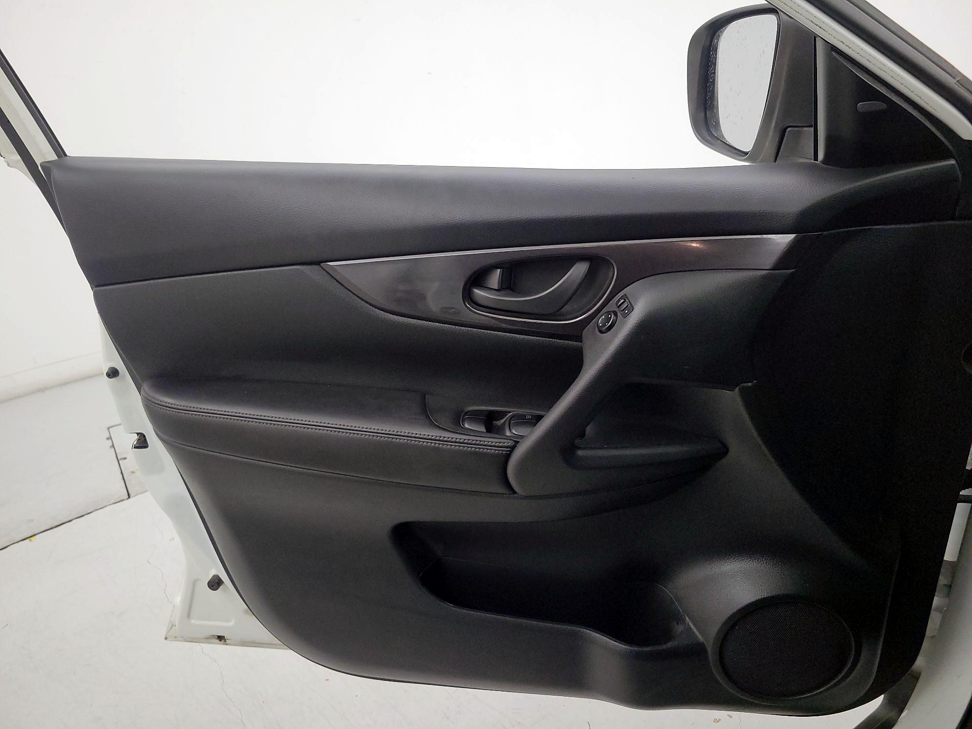 Thumbnail: 2019 Nissan Rogue - 12