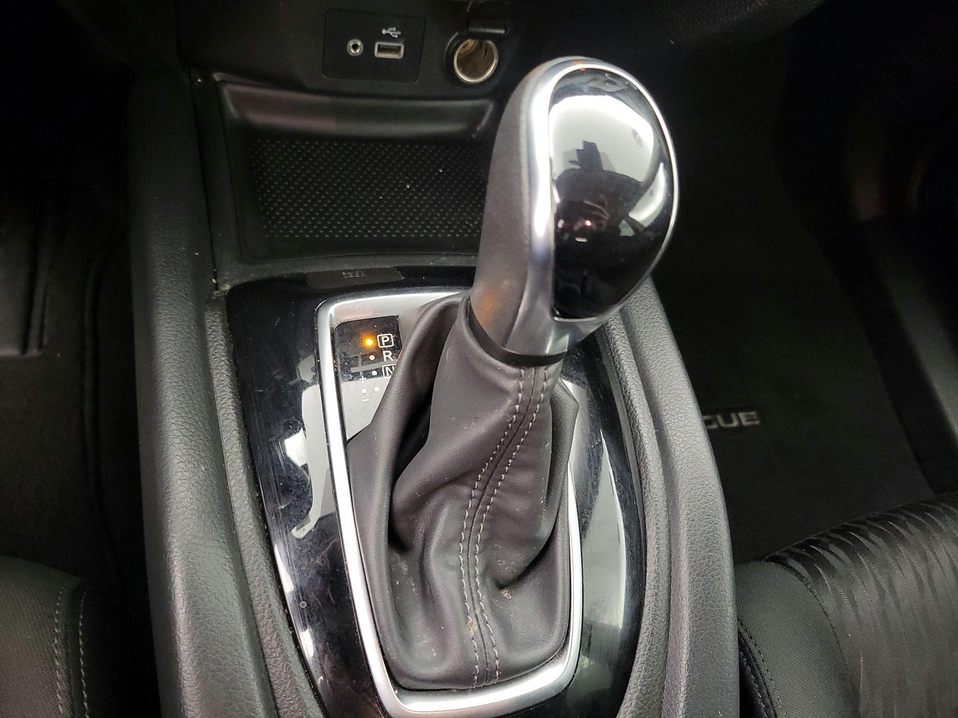 Thumbnail: 2019 Nissan Rogue - 17