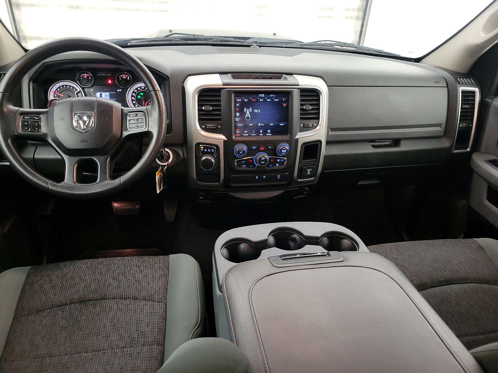 Thumbnail: 2020 RAM 1500 Classic - 9