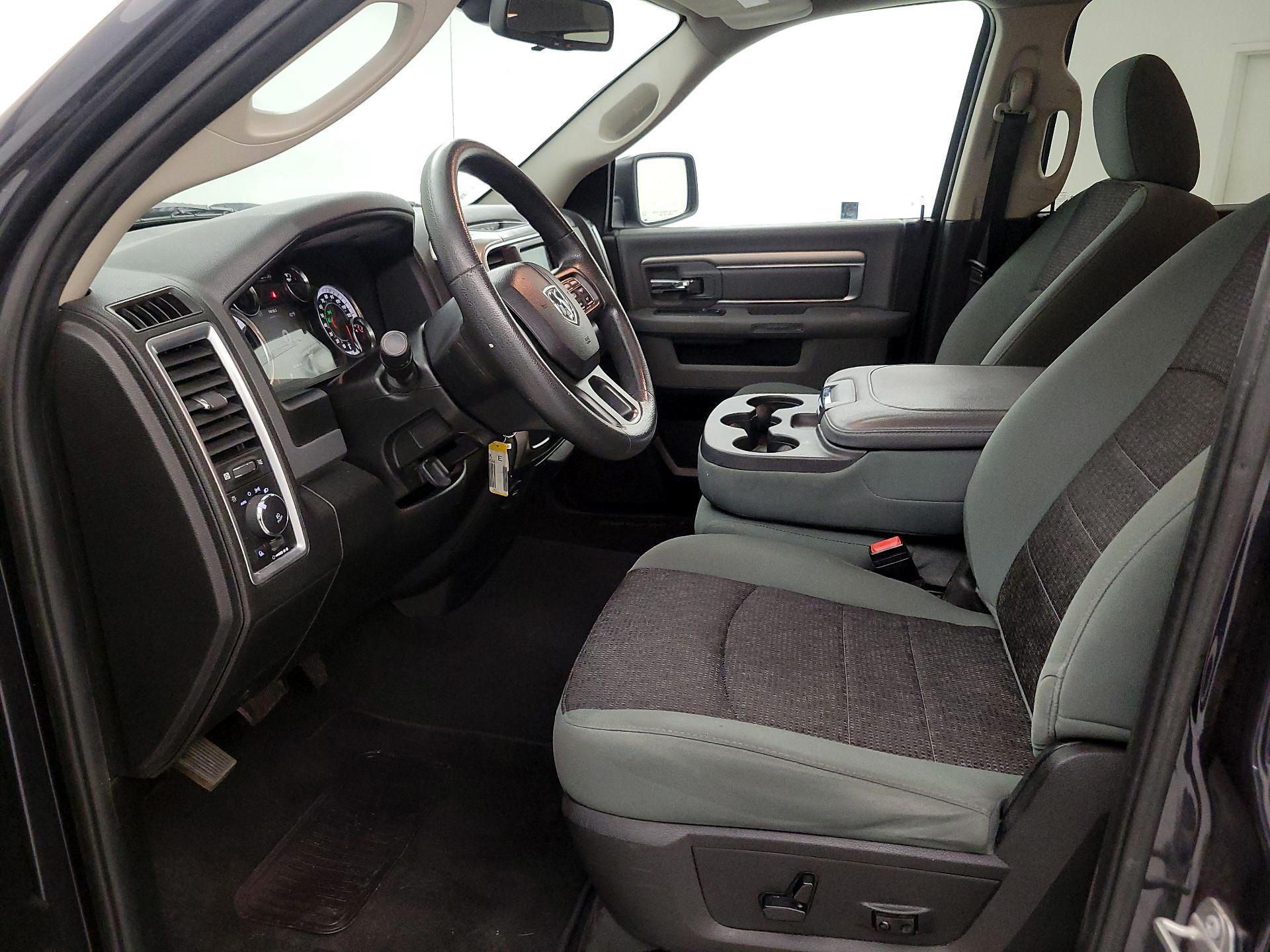 Thumbnail: 2020 RAM 1500 Classic - 11