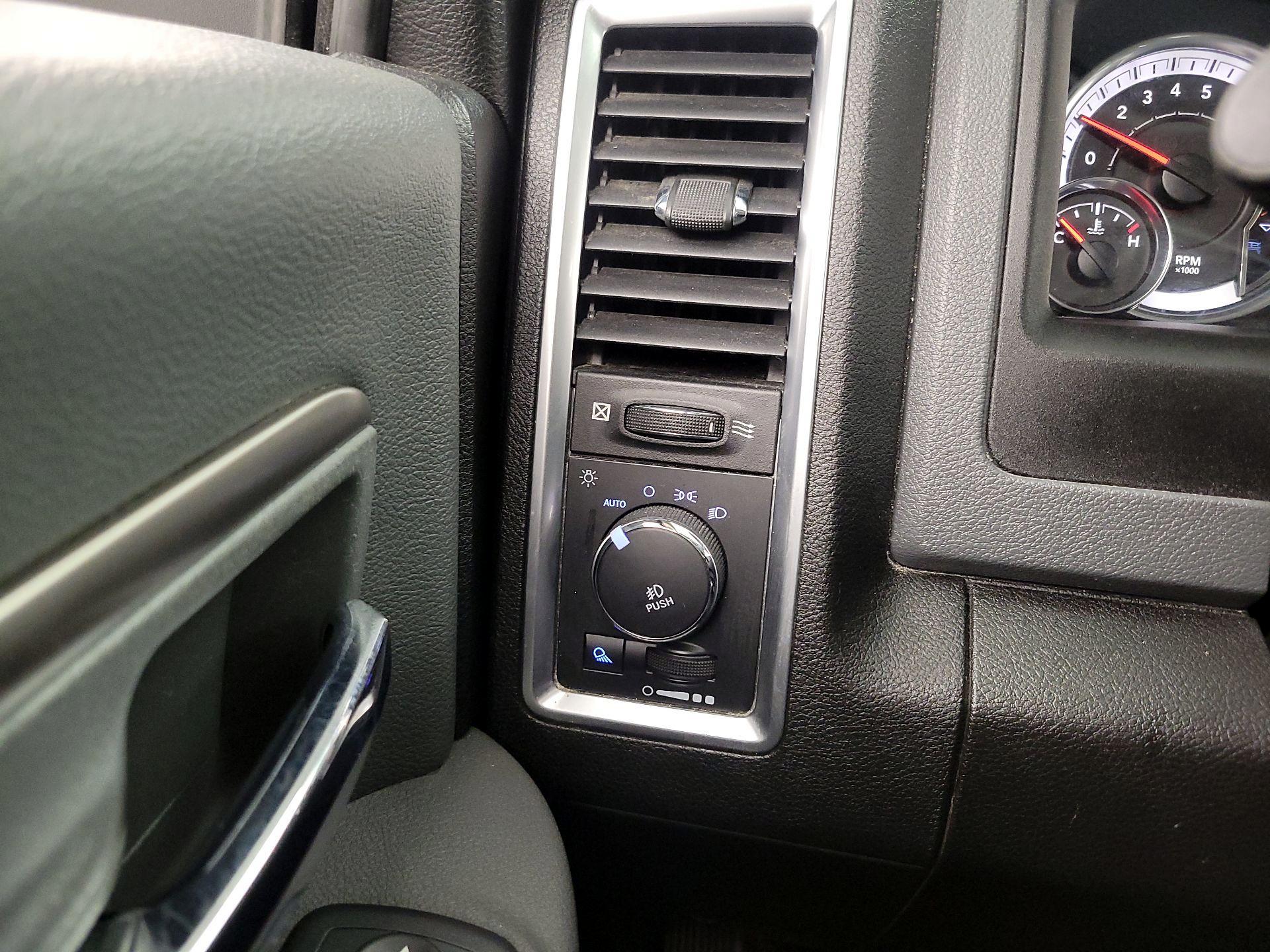 Thumbnail: 2020 RAM 1500 Classic - 13