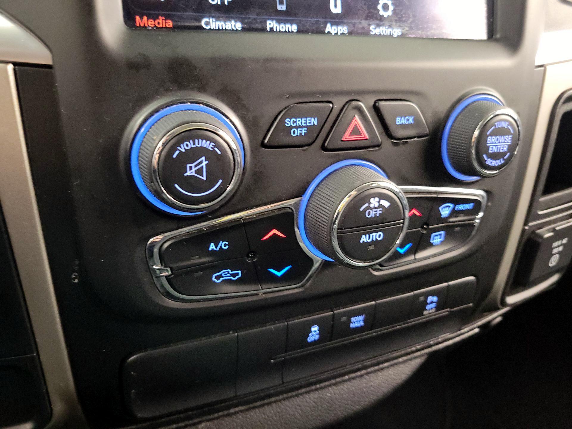 Thumbnail: 2020 RAM 1500 Classic - 16