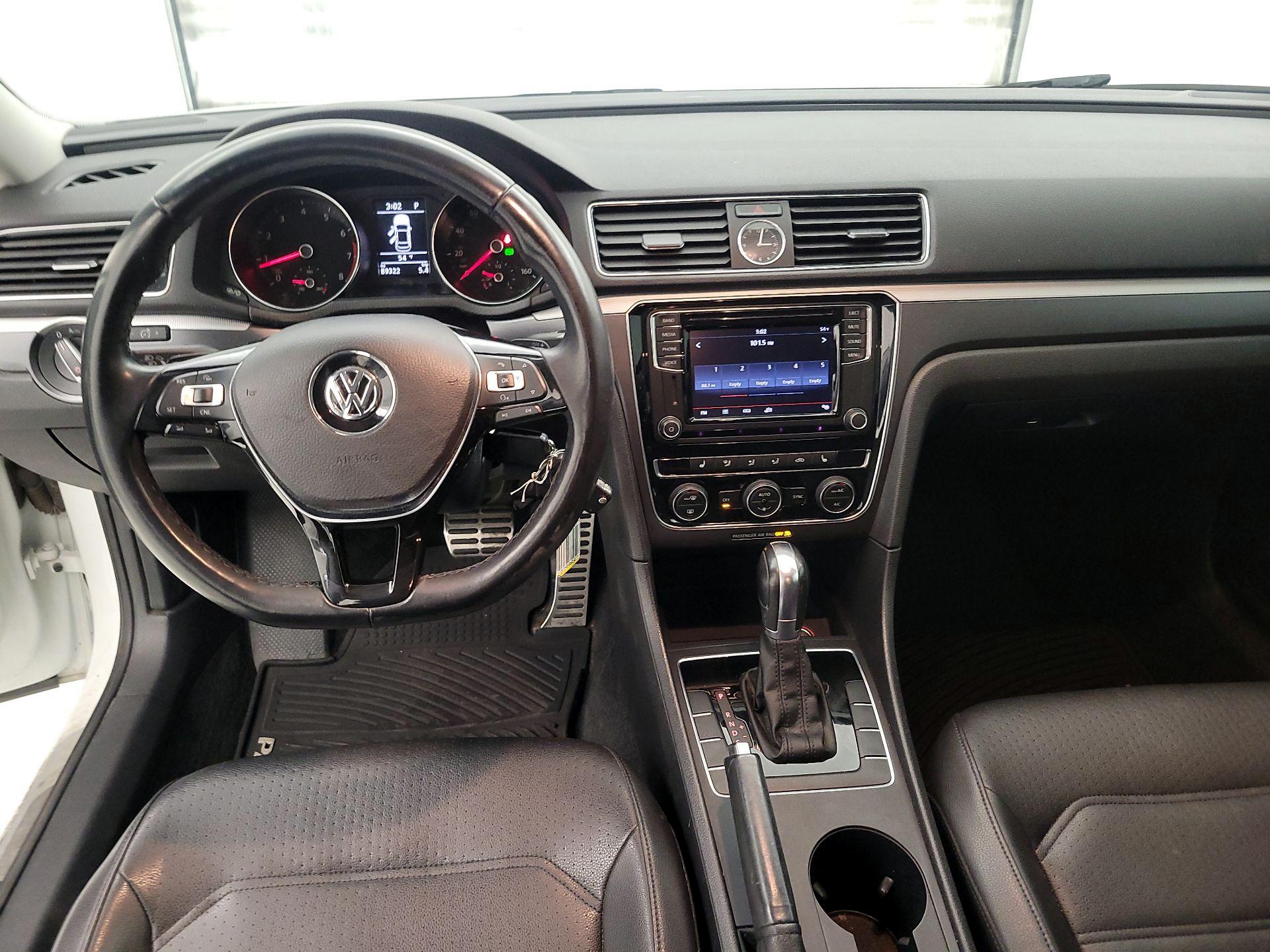 Thumbnail: 2017 Volkswagen Passat - 9