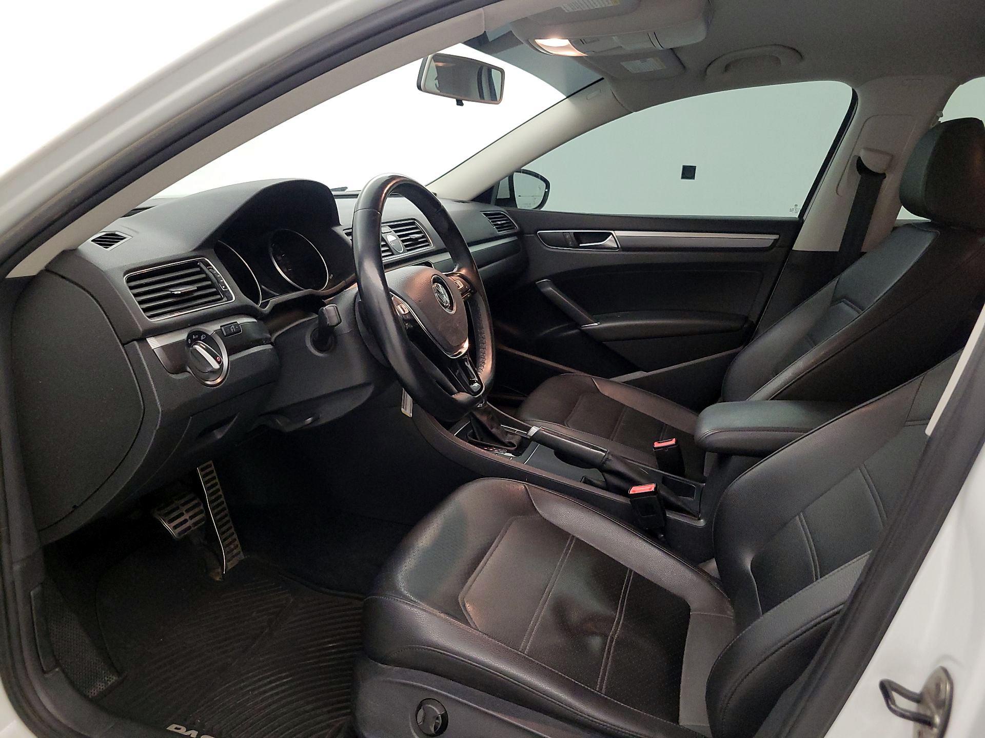 Thumbnail: 2017 Volkswagen Passat - 11