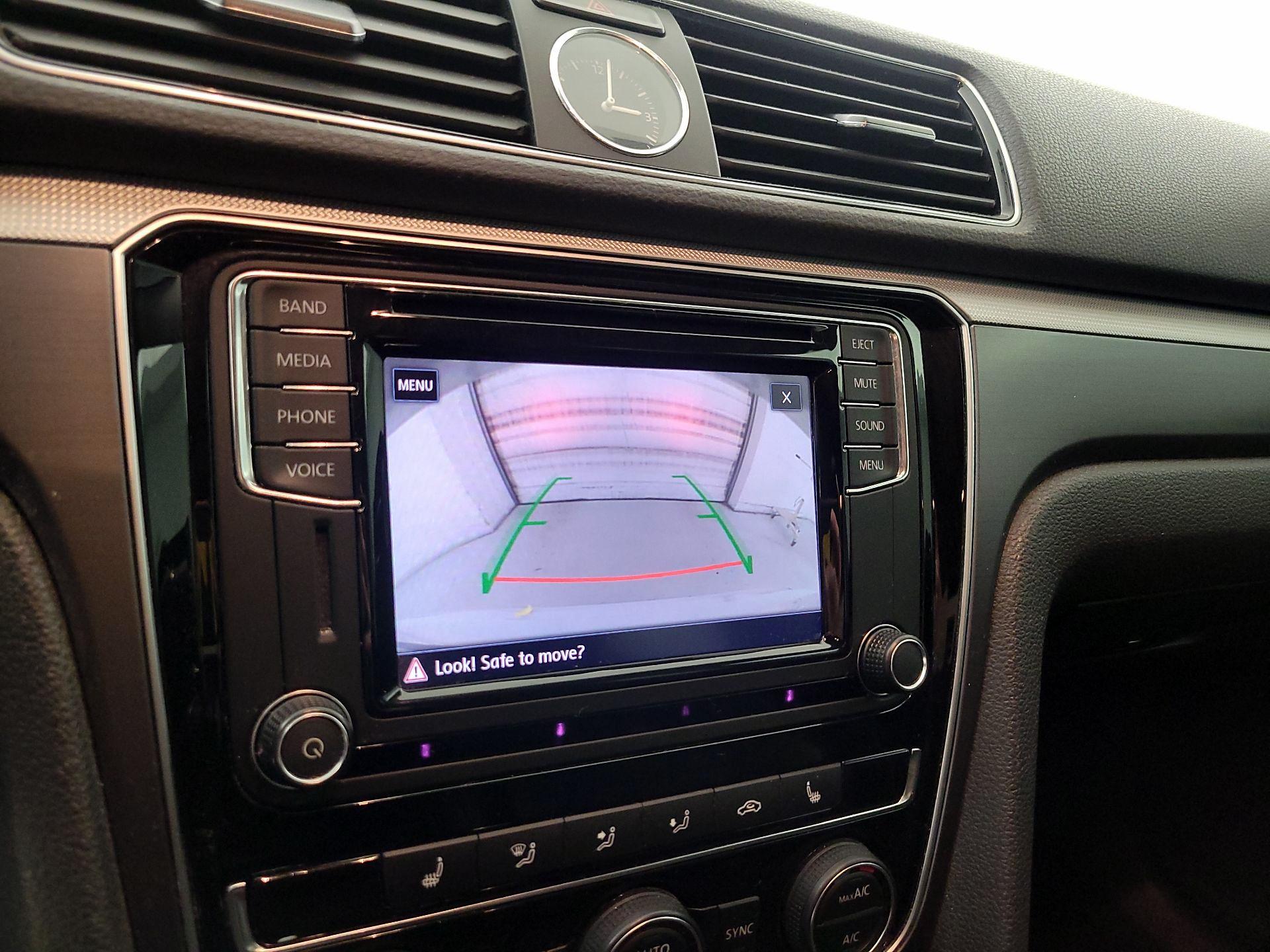 Thumbnail: 2017 Volkswagen Passat - 14