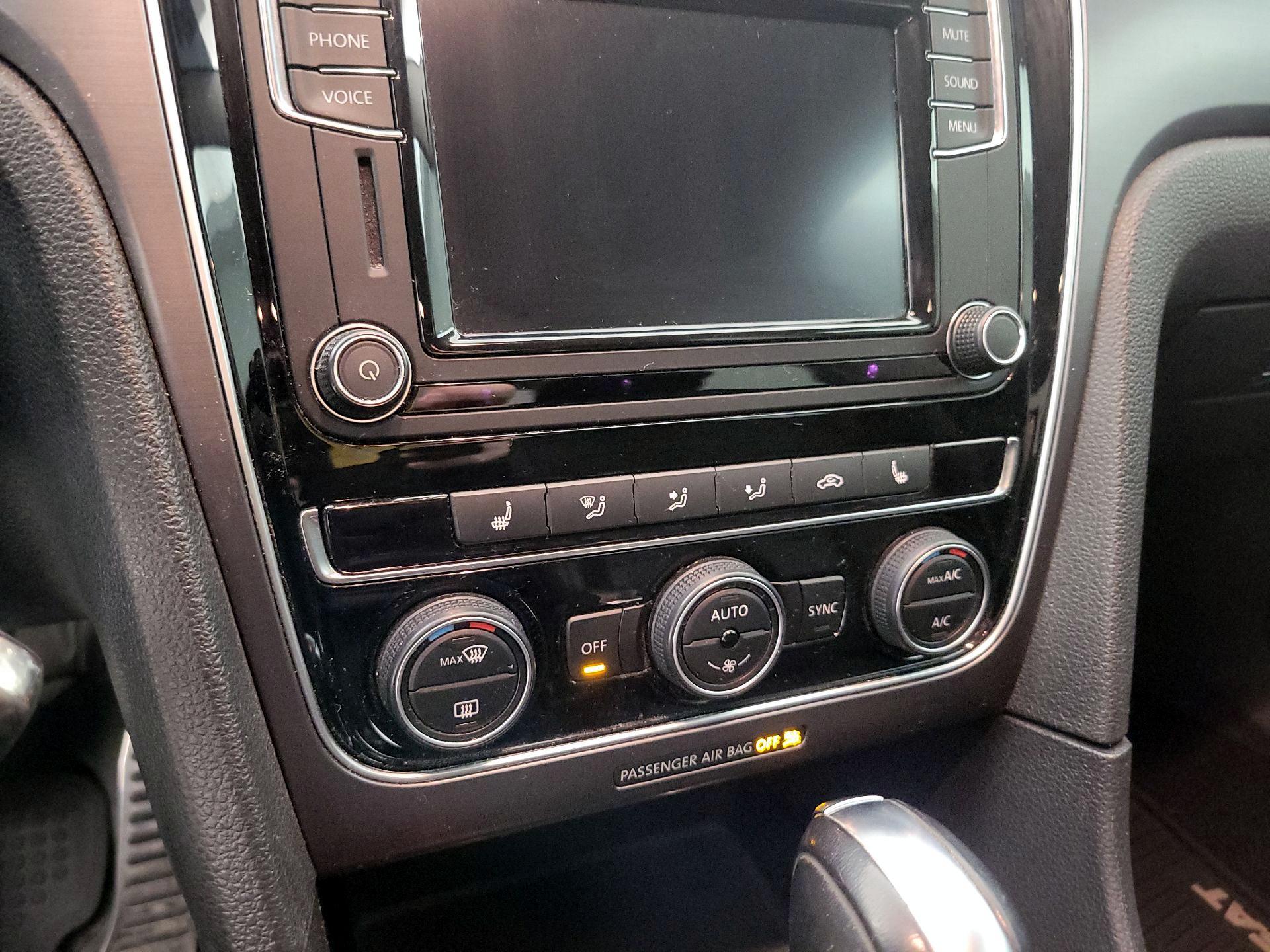 Thumbnail: 2017 Volkswagen Passat - 16