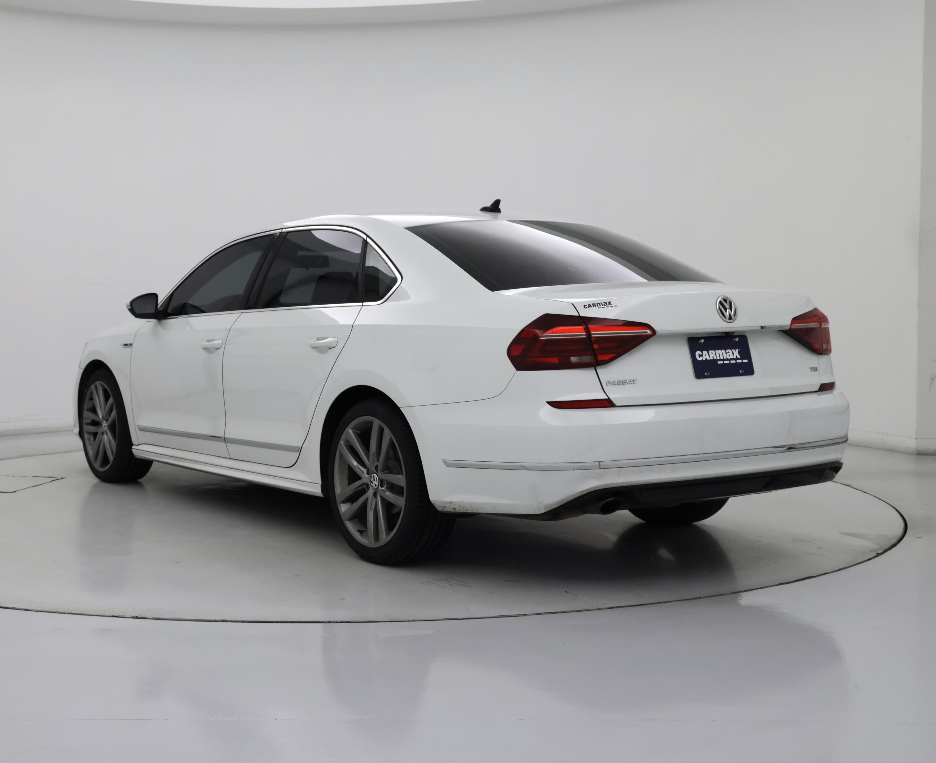 Thumbnail: 2017 Volkswagen Passat - 2