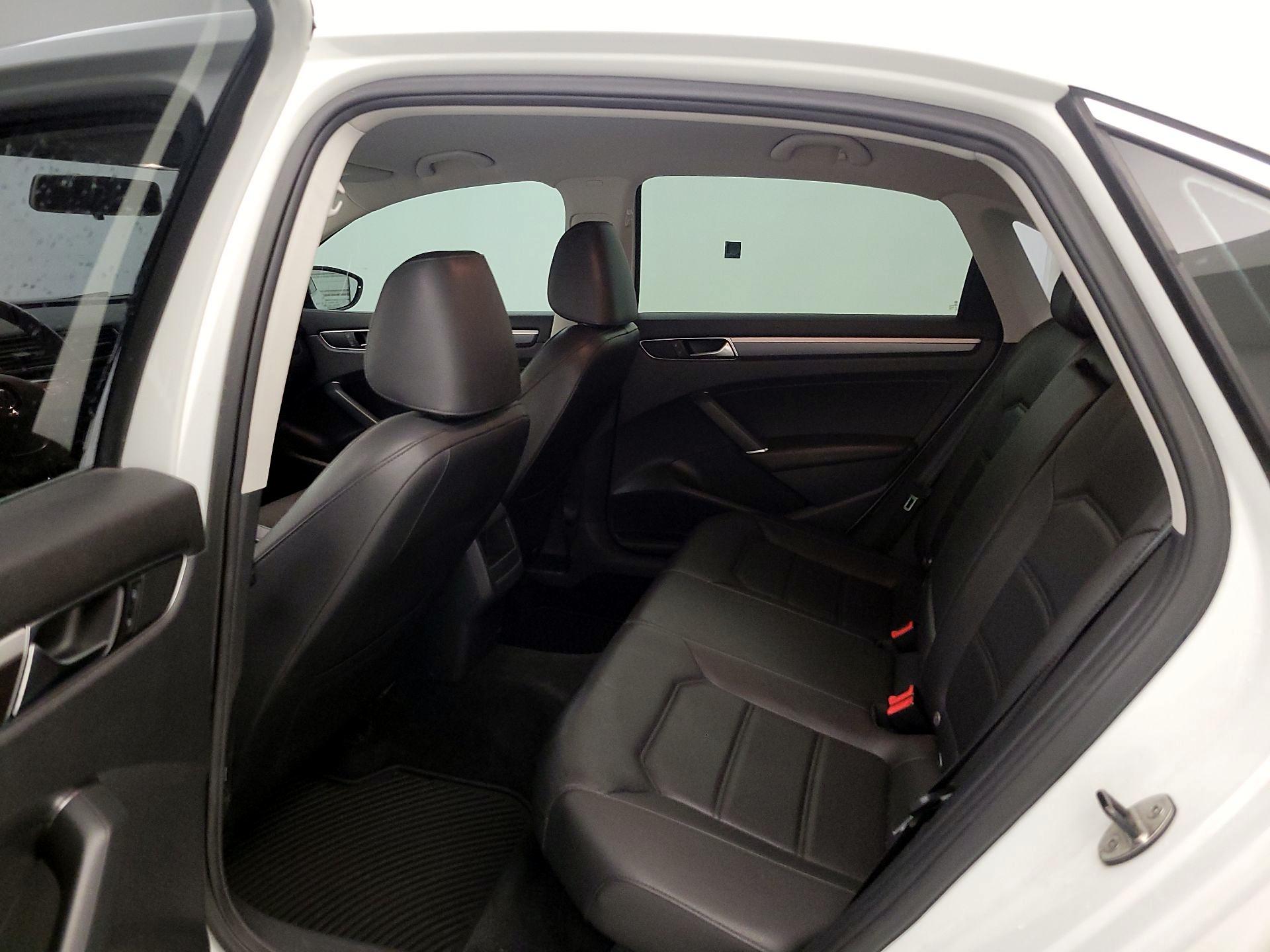 Thumbnail: 2017 Volkswagen Passat - 19